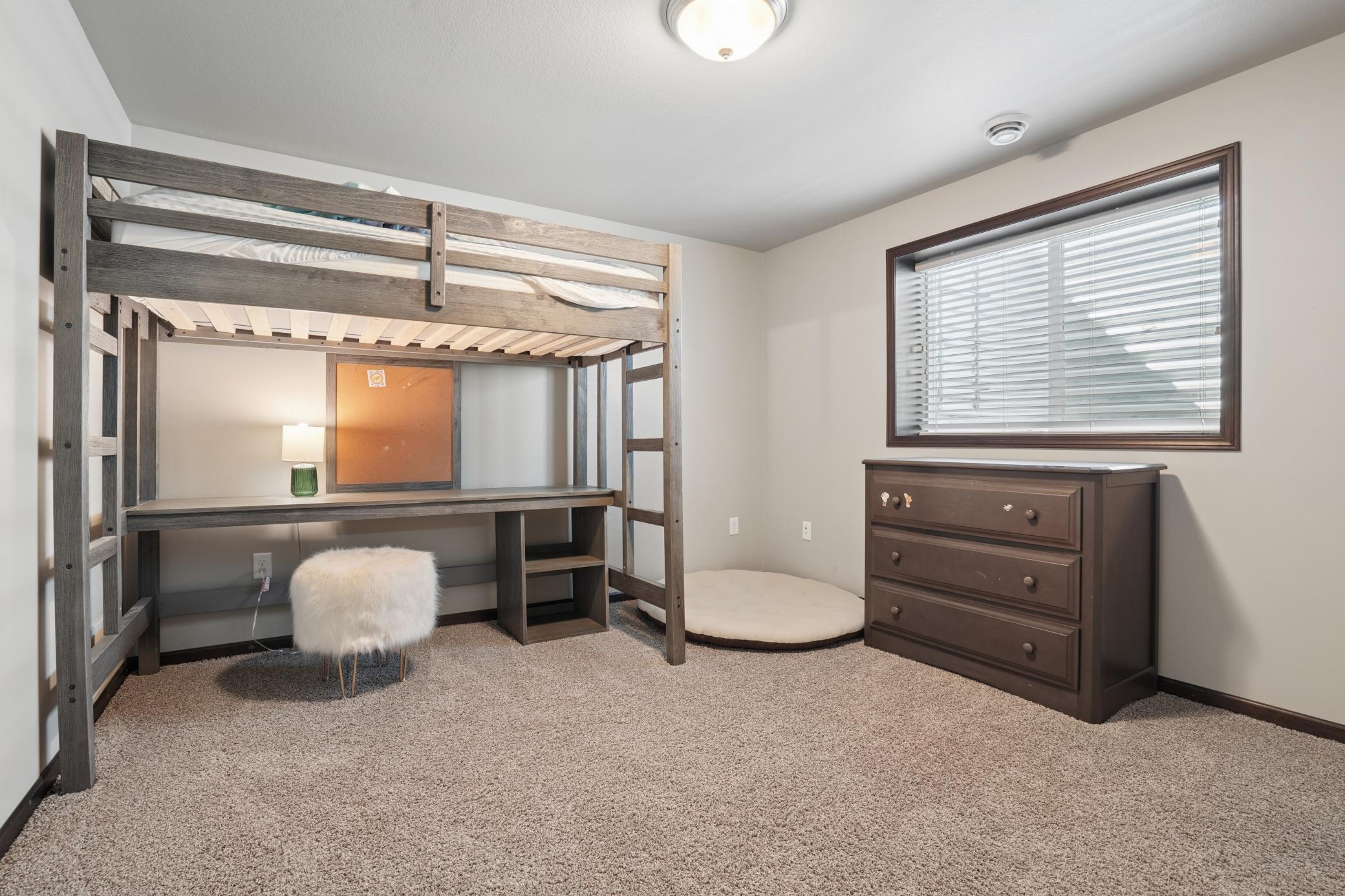 2015 single family home for sale at 5594 Justice Drive S in Fargo, ND — 4 bed, 2 bath (photo 19 of 25)