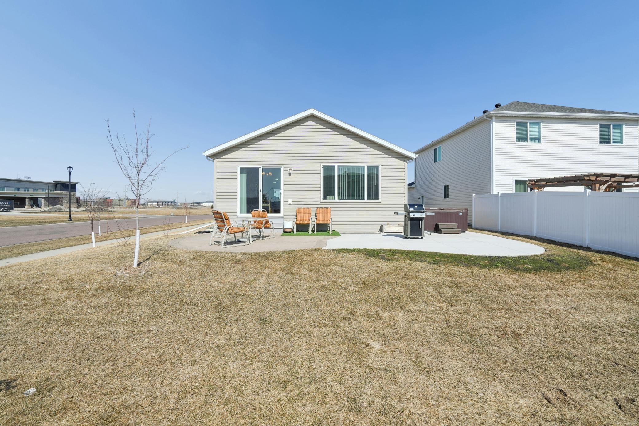 2015 single family home for sale at 5594 Justice Drive S in Fargo, ND — 4 bed, 2 bath (photo 22 of 25)