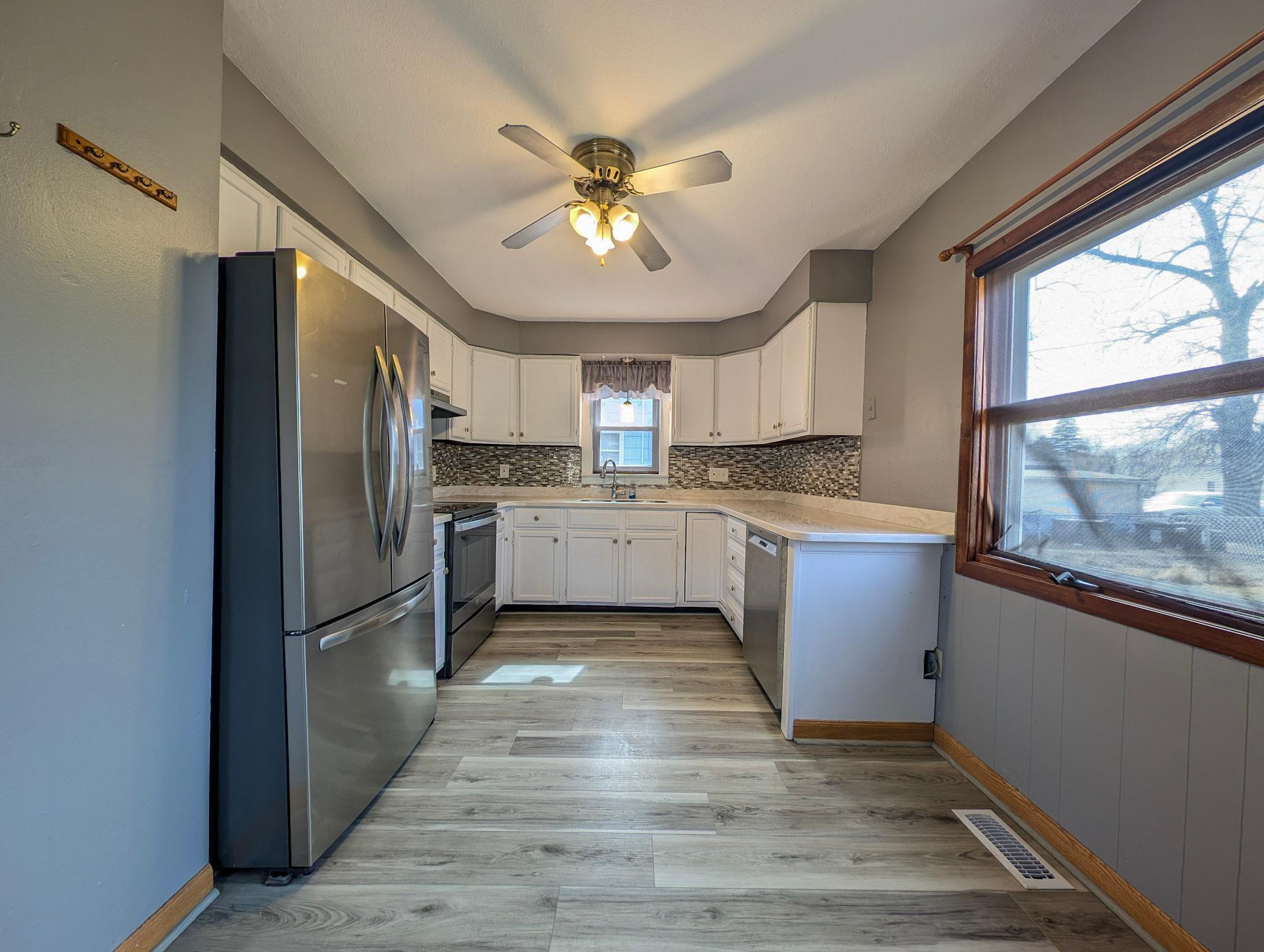 323 10th Street N, Breckenridge MN 56520 - Photo 10 of 27
