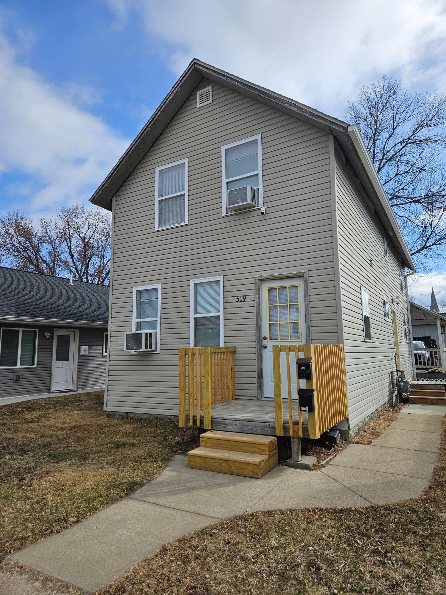 1888 duplex for sale at 519 S 9th Street in Brainerd, MN — 3 bed, 2 bath (photo 3 of 27)