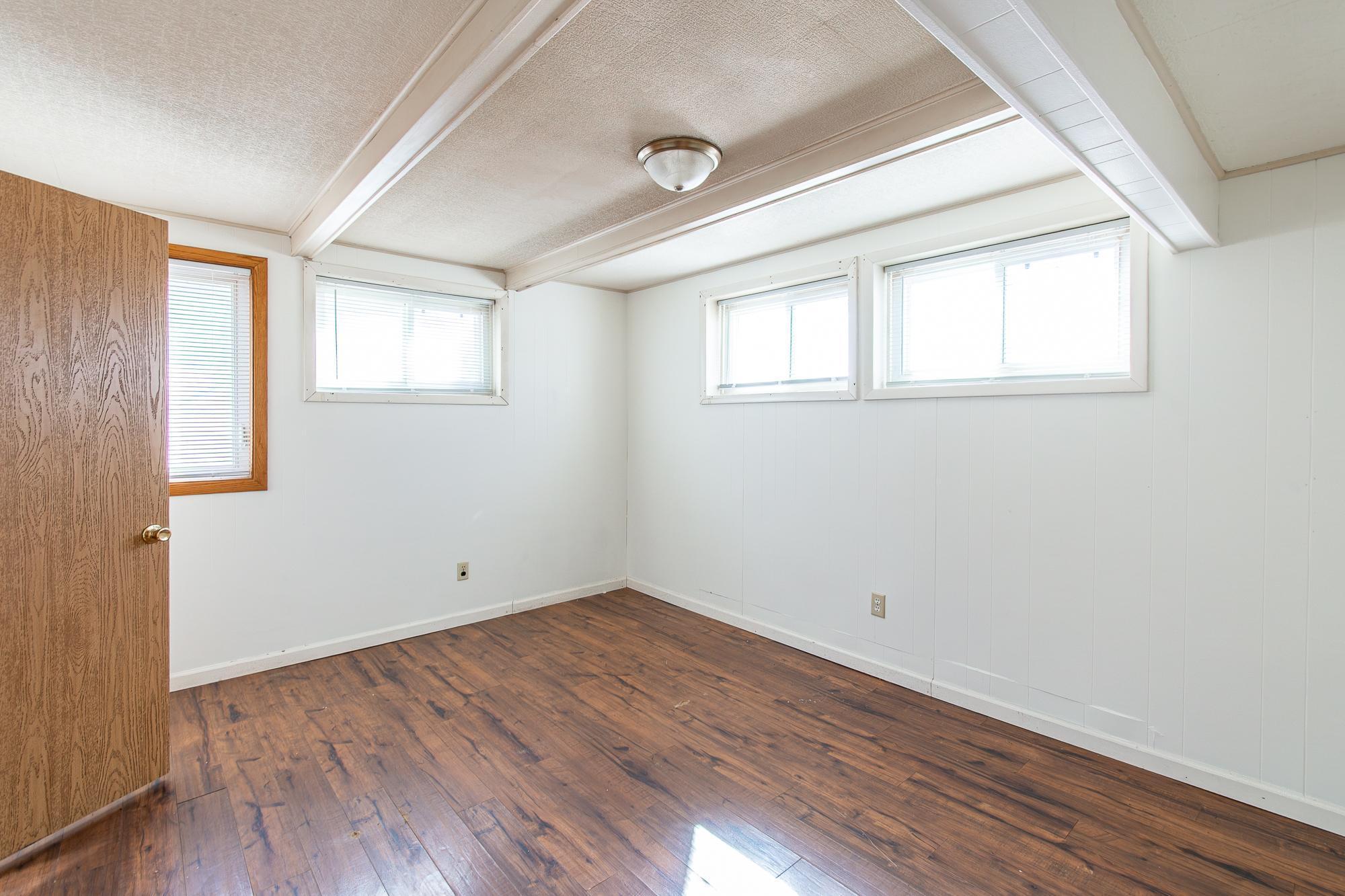 1962 triplex for sale at 1406 24th Avenue S in Moorhead, MN — 5 bed, 4 bath (photo 13 of 29)