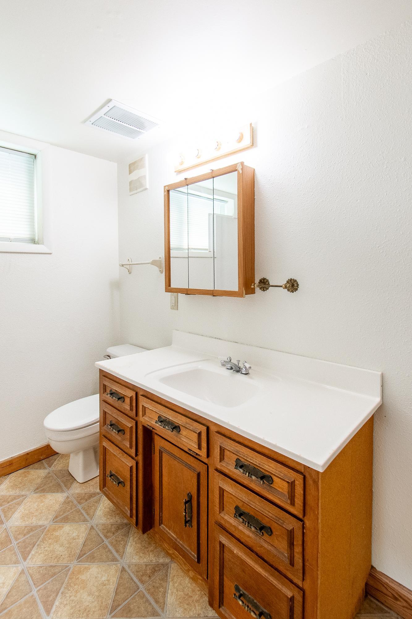 1962 triplex for sale at 1406 24th Avenue S in Moorhead, MN — 5 bed, 4 bath (photo 16 of 29)