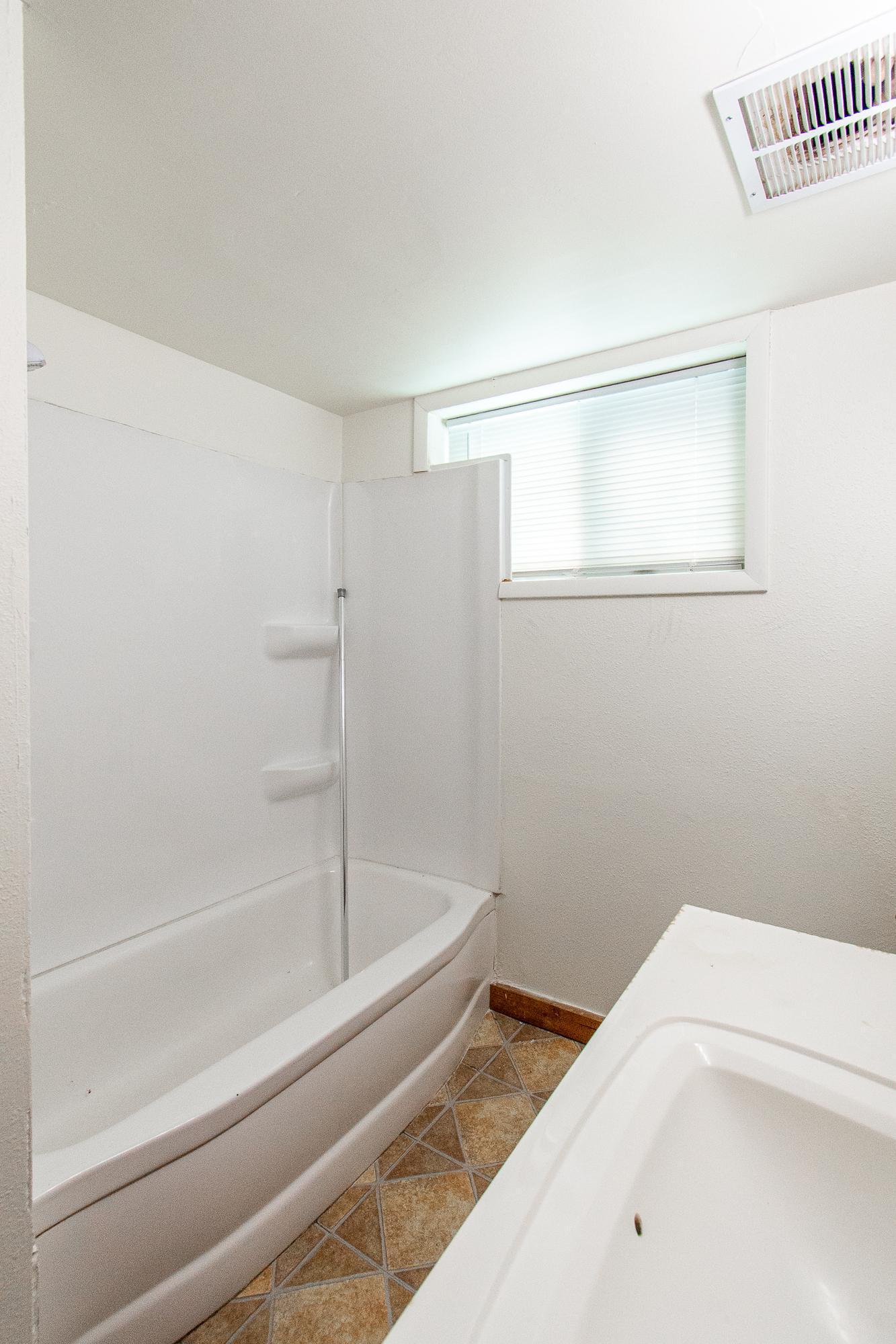 1962 triplex for sale at 1406 24th Avenue S in Moorhead, MN — 5 bed, 4 bath (photo 17 of 29)