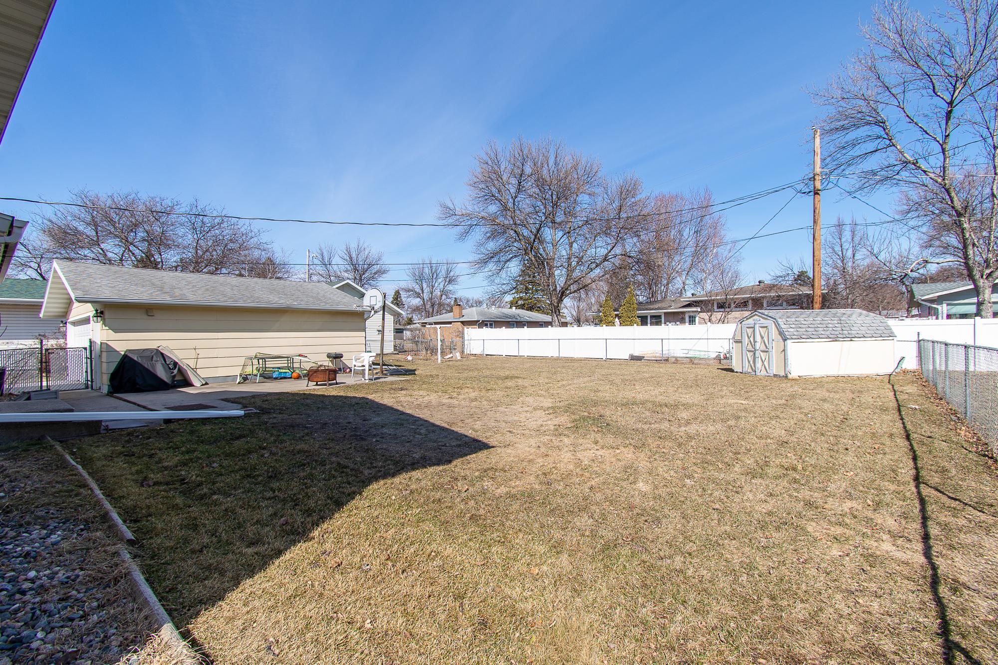 1962 triplex for sale at 1406 24th Avenue S in Moorhead, MN — 5 bed, 4 bath (photo 25 of 29)