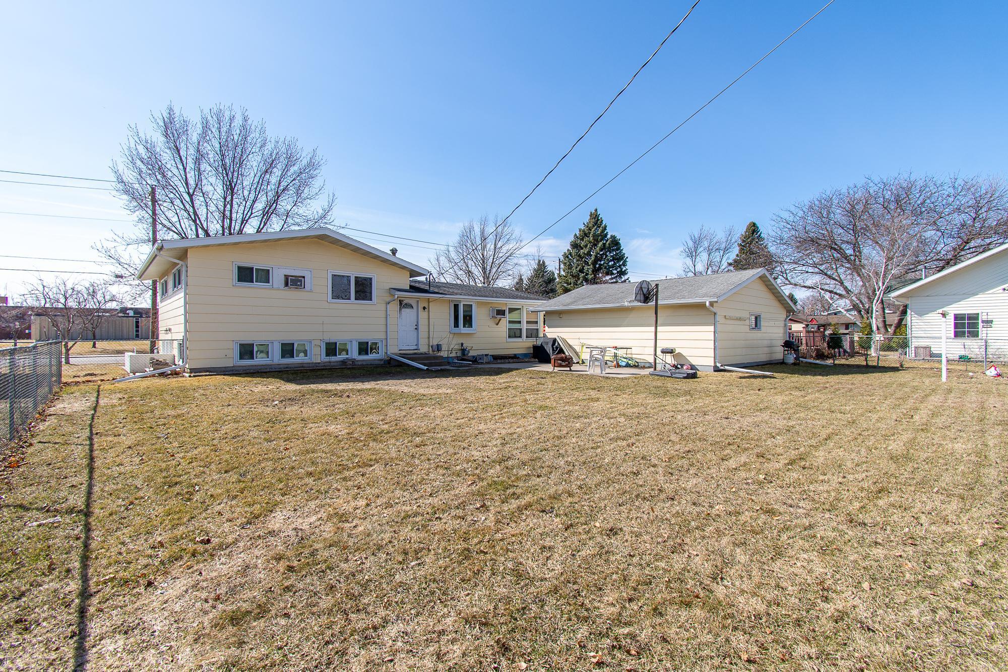 1962 triplex for sale at 1406 24th Avenue S in Moorhead, MN — 5 bed, 4 bath (photo 26 of 29)