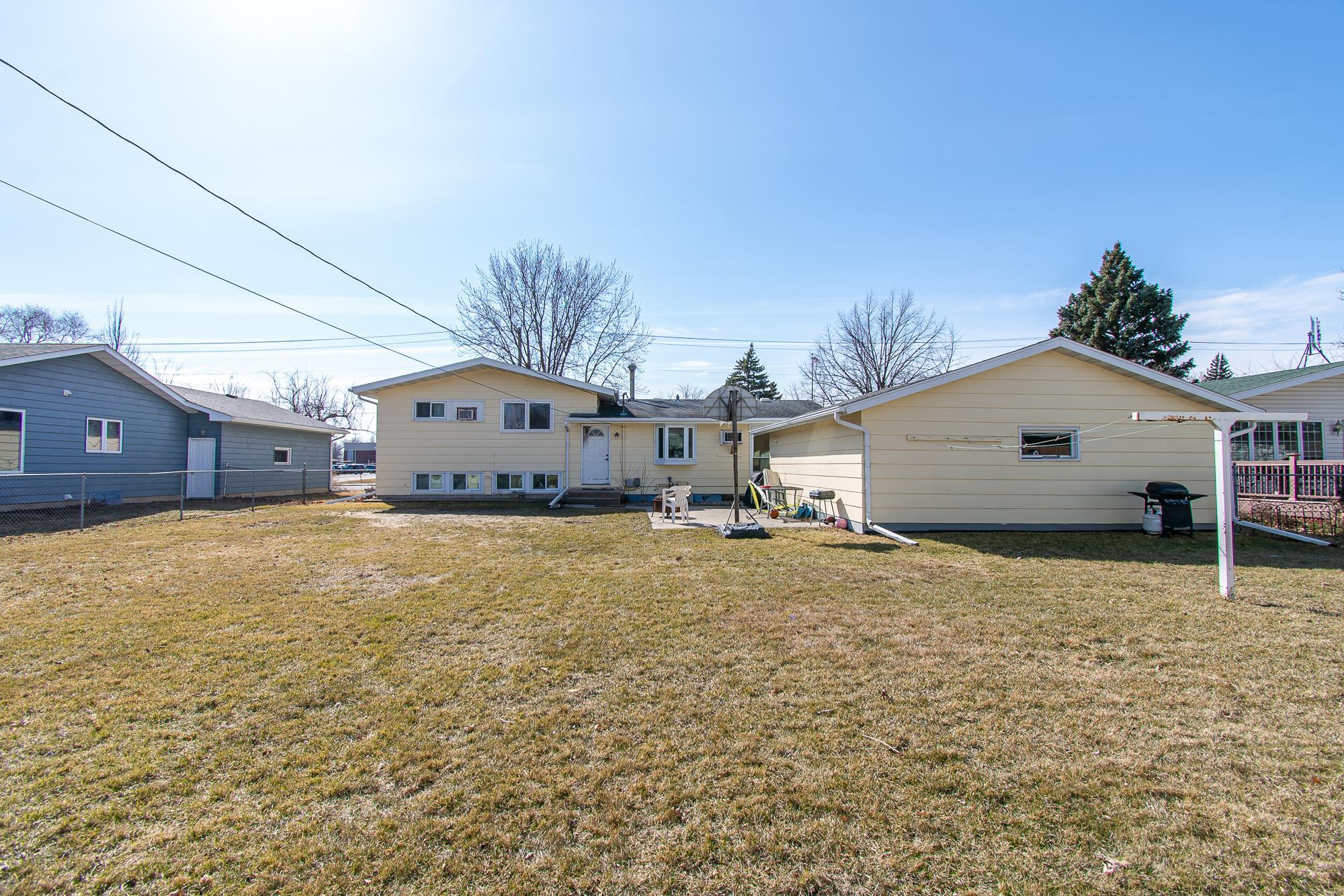 1962 triplex for sale at 1406 24th Avenue S in Moorhead, MN — 5 bed, 4 bath (photo 27 of 29)
