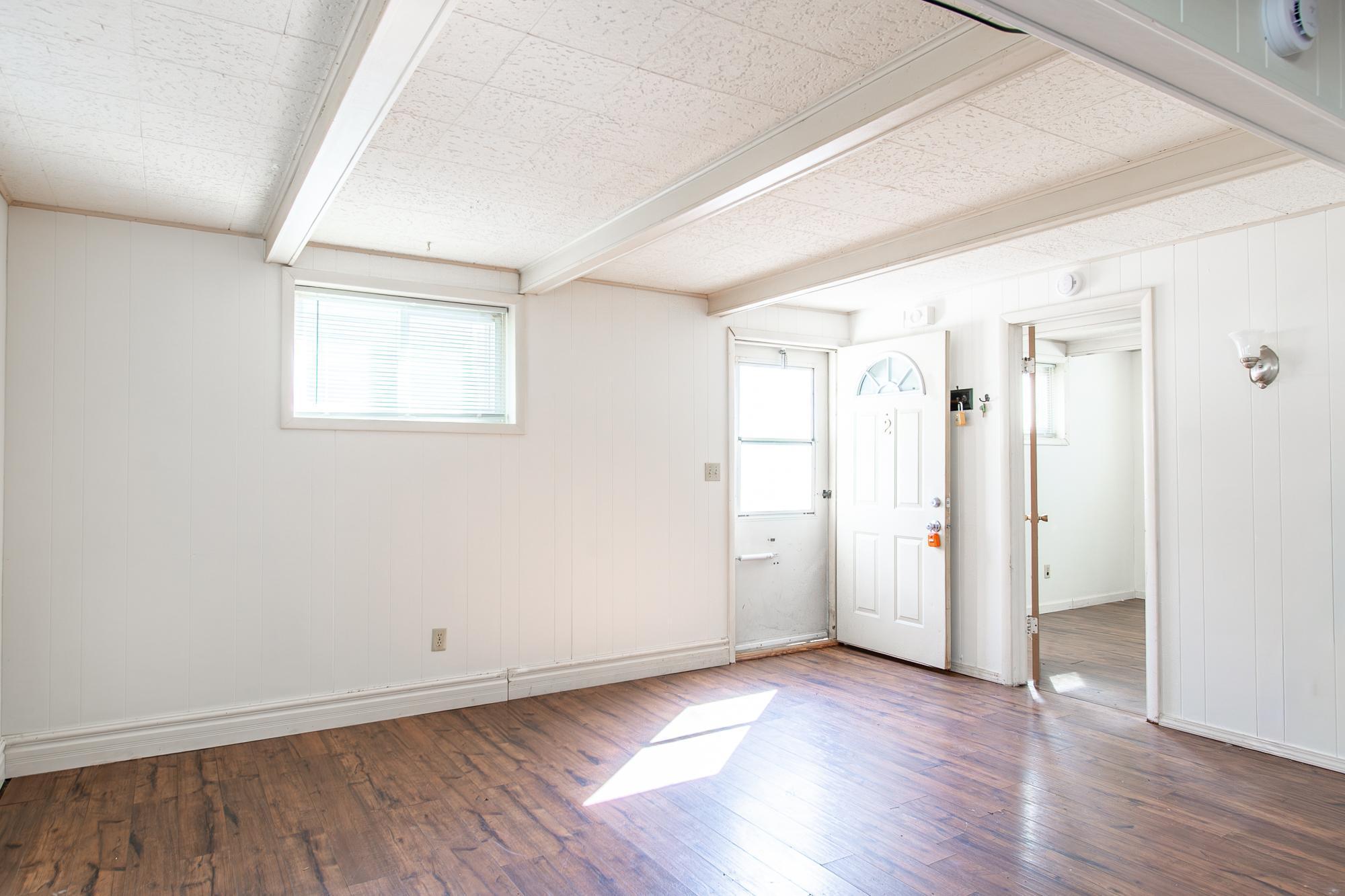 1962 triplex for sale at 1406 24th Avenue S in Moorhead, MN — 5 bed, 4 bath (photo 4 of 29)