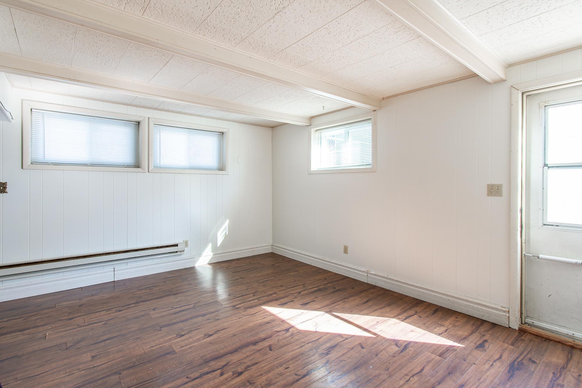 1962 triplex for sale at 1406 24th Avenue S in Moorhead, MN — 5 bed, 4 bath (photo 5 of 29)
