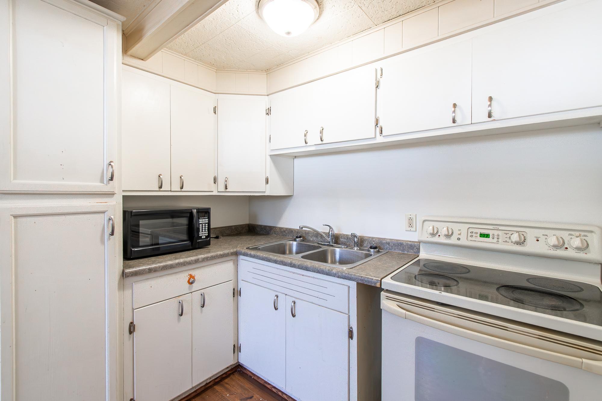 1962 triplex for sale at 1406 24th Avenue S in Moorhead, MN — 5 bed, 4 bath (photo 10 of 29)