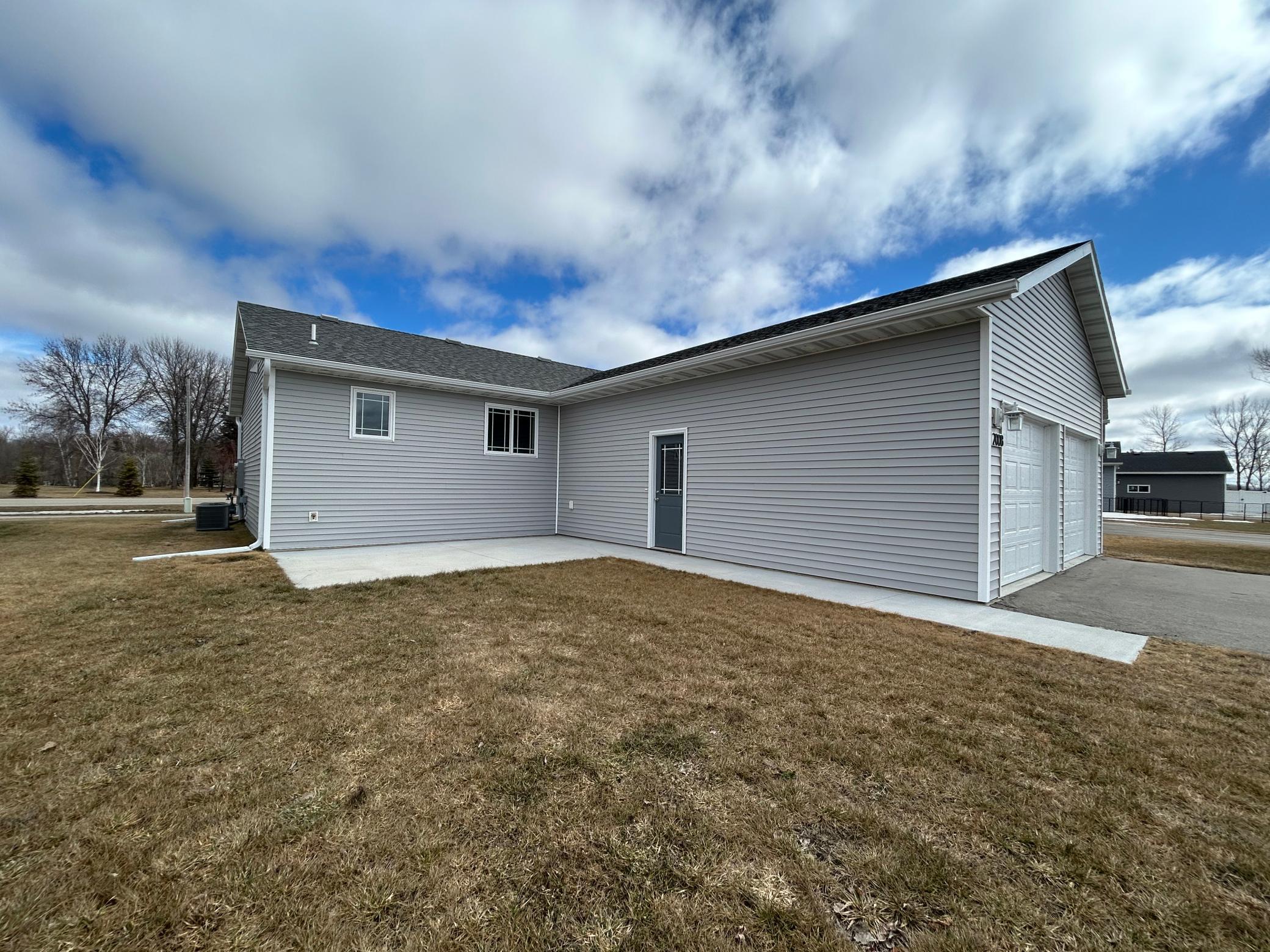 2022 single family home for sale at 2008 Nelson Drive in Thief River Falls, MN — 3 bed, 2 bath (photo 3 of 54)