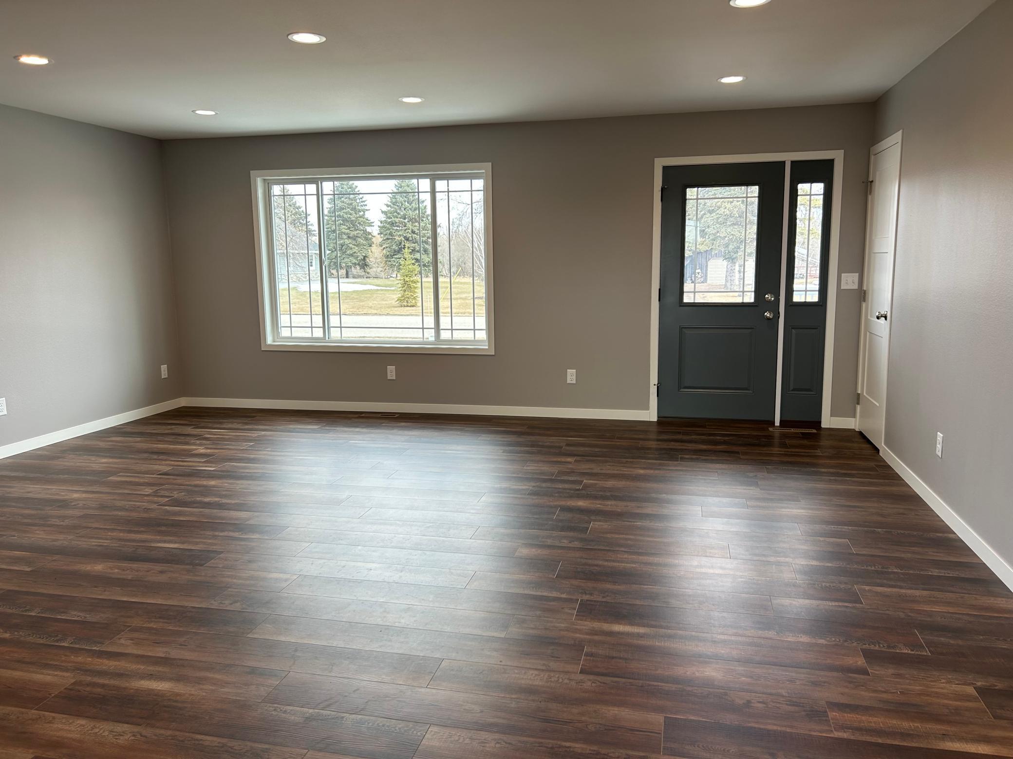2022 single family home for sale at 2008 Nelson Drive in Thief River Falls, MN — 3 bed, 2 bath (photo 4 of 54)