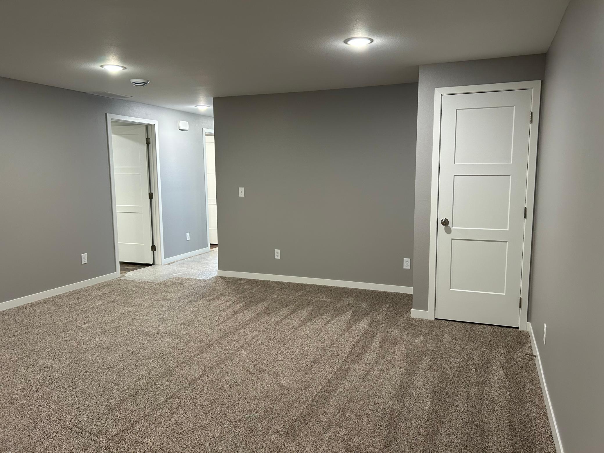 2022 single family home for sale at 2008 Nelson Drive in Thief River Falls, MN — 3 bed, 2 bath (photo 37 of 54)