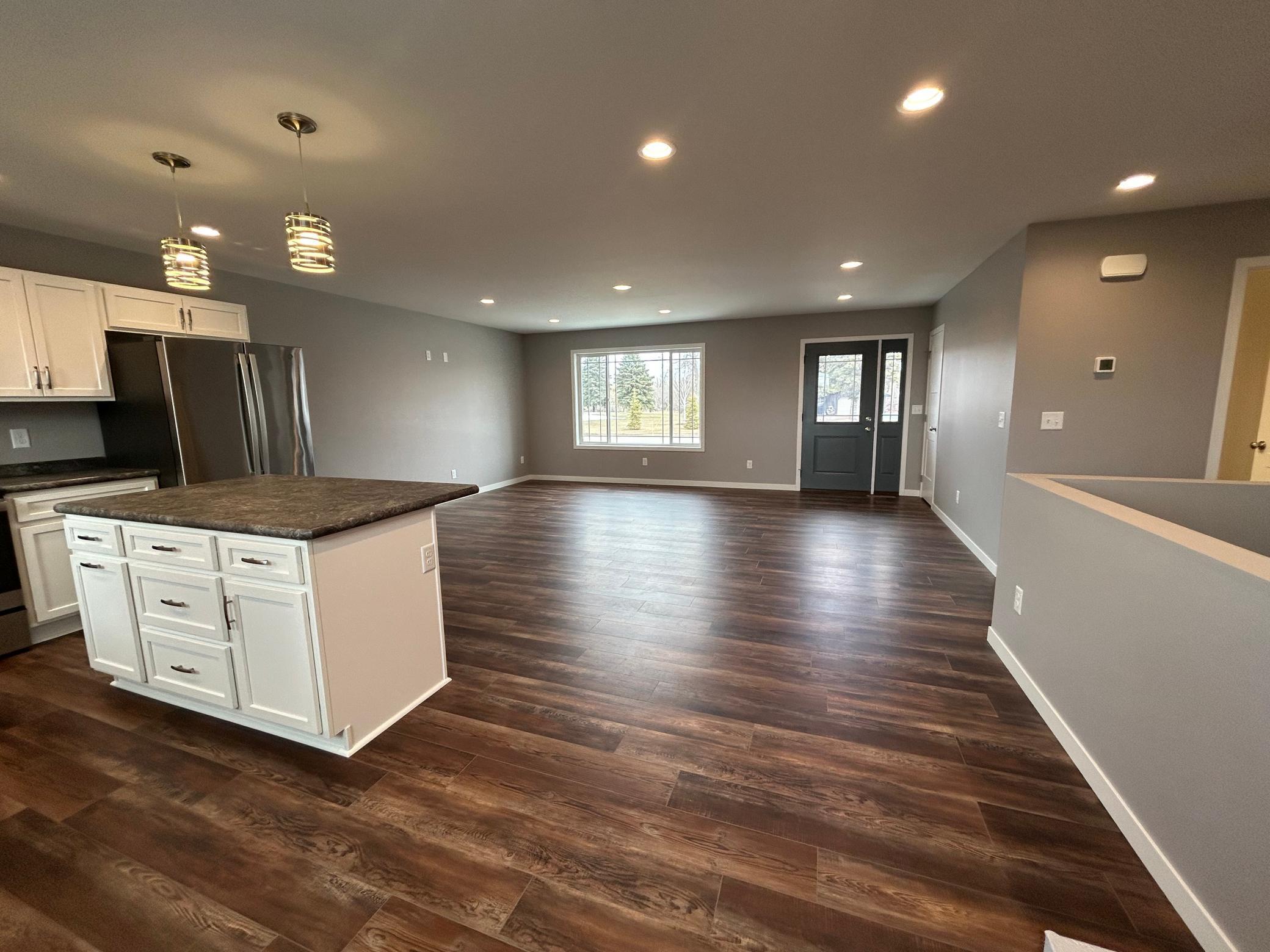 2022 single family home for sale at 2008 Nelson Drive in Thief River Falls, MN — 3 bed, 2 bath (photo 5 of 54)