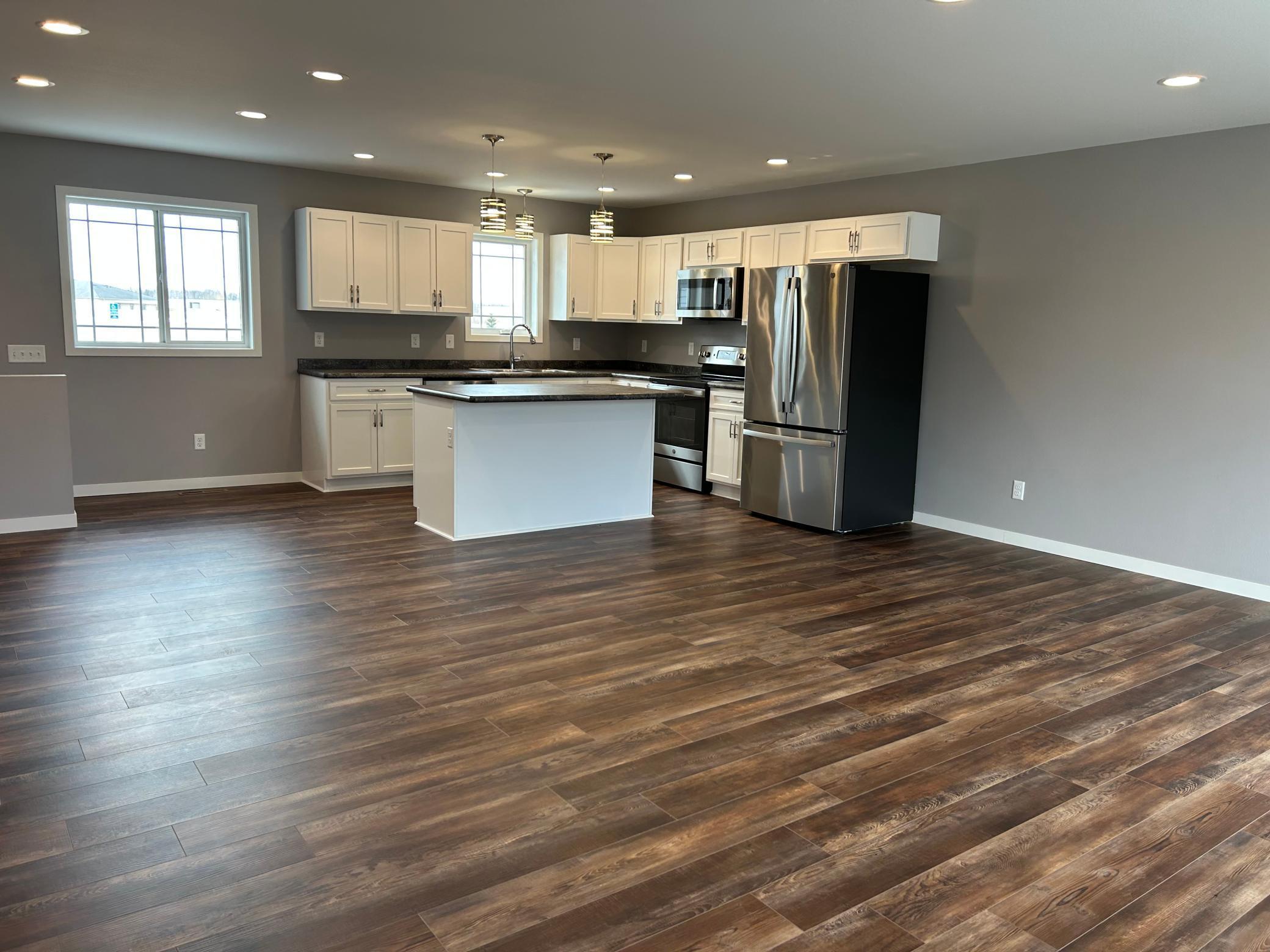 2022 single family home for sale at 2008 Nelson Drive in Thief River Falls, MN — 3 bed, 2 bath (photo 6 of 54)