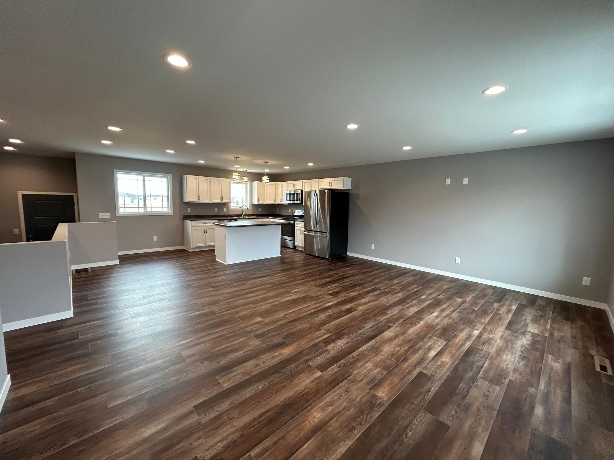 2022 single family home for sale at 2008 Nelson Drive in Thief River Falls, MN — 3 bed, 2 bath (photo 7 of 54)