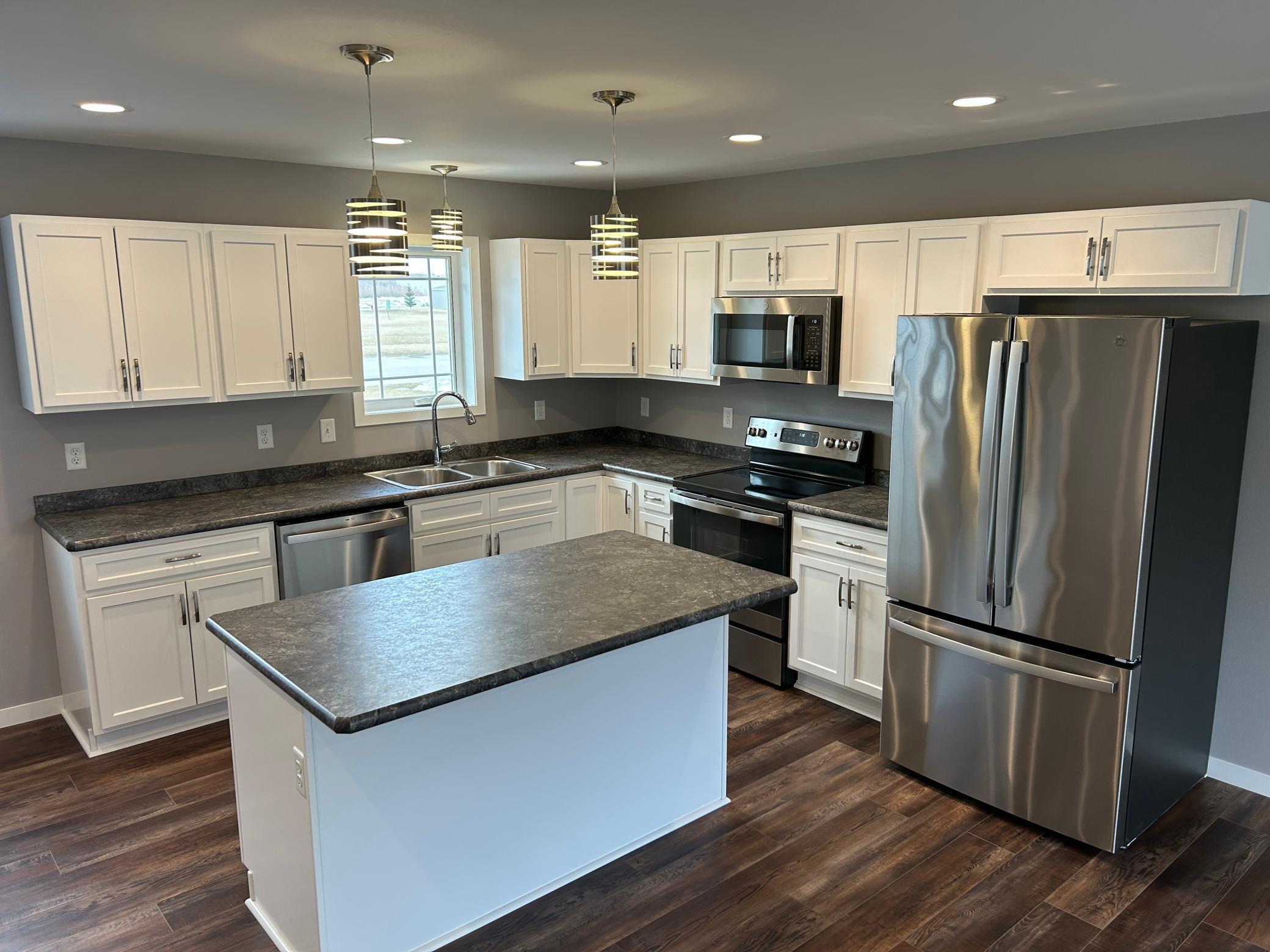 2022 single family home for sale at 2008 Nelson Drive in Thief River Falls, MN — 3 bed, 2 bath (photo 8 of 54)