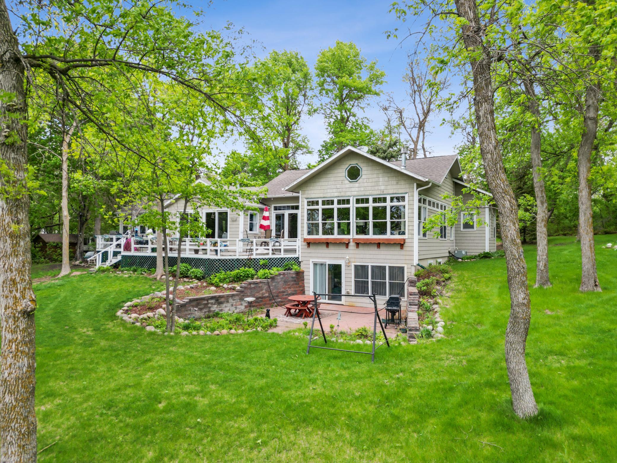 2001 single family home for sale at 32331 Loon Drive in Vergas, MN — 3 bed, 4 bath (photo 2 of 43)
