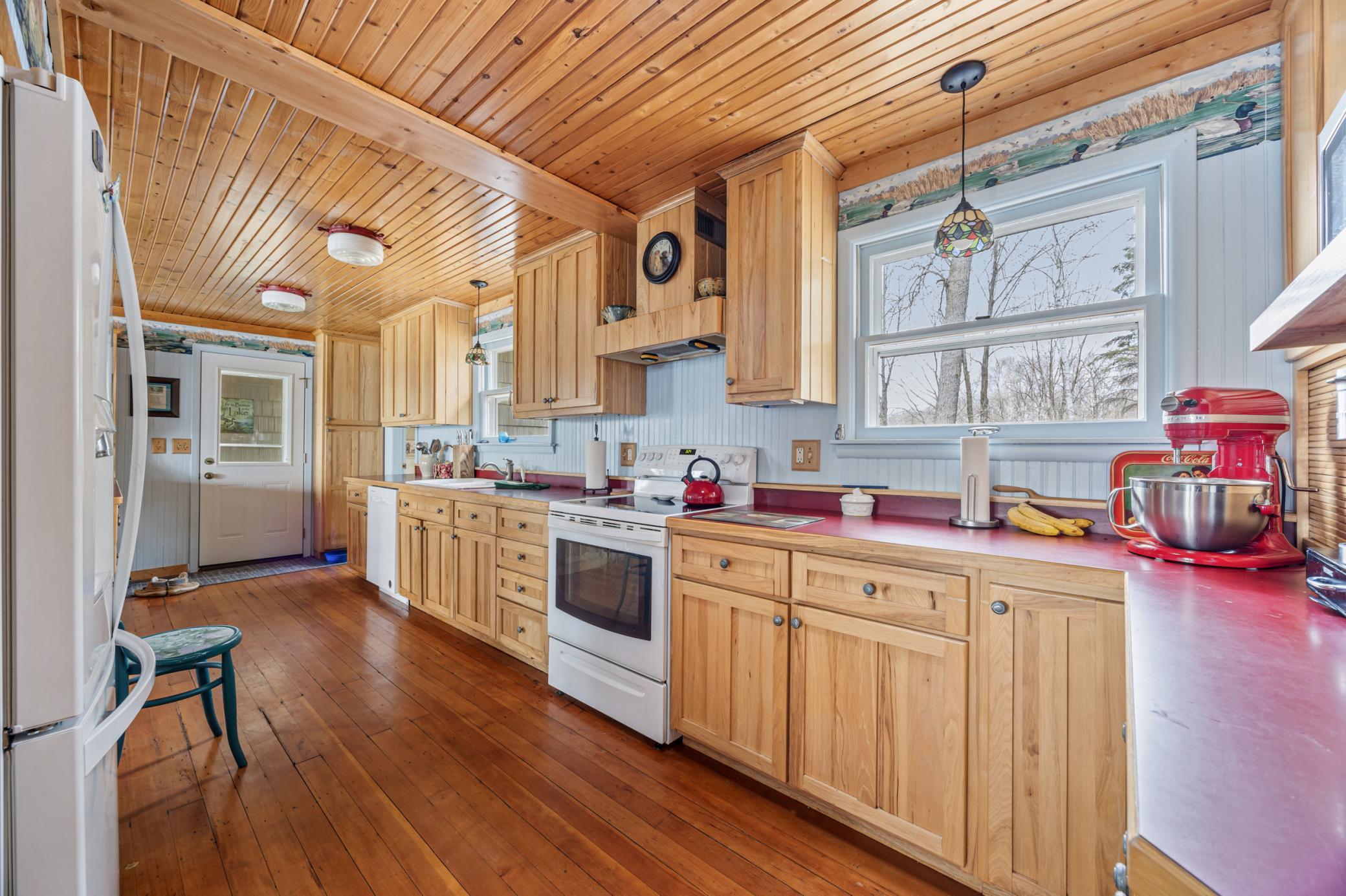 2001 single family home for sale at 32331 Loon Drive in Vergas, MN — 3 bed, 4 bath (photo 11 of 43)