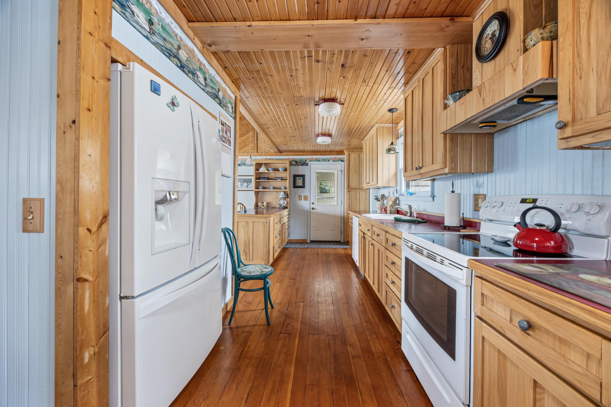2001 single family home for sale at 32331 Loon Drive in Vergas, MN — 3 bed, 4 bath (photo 12 of 43)