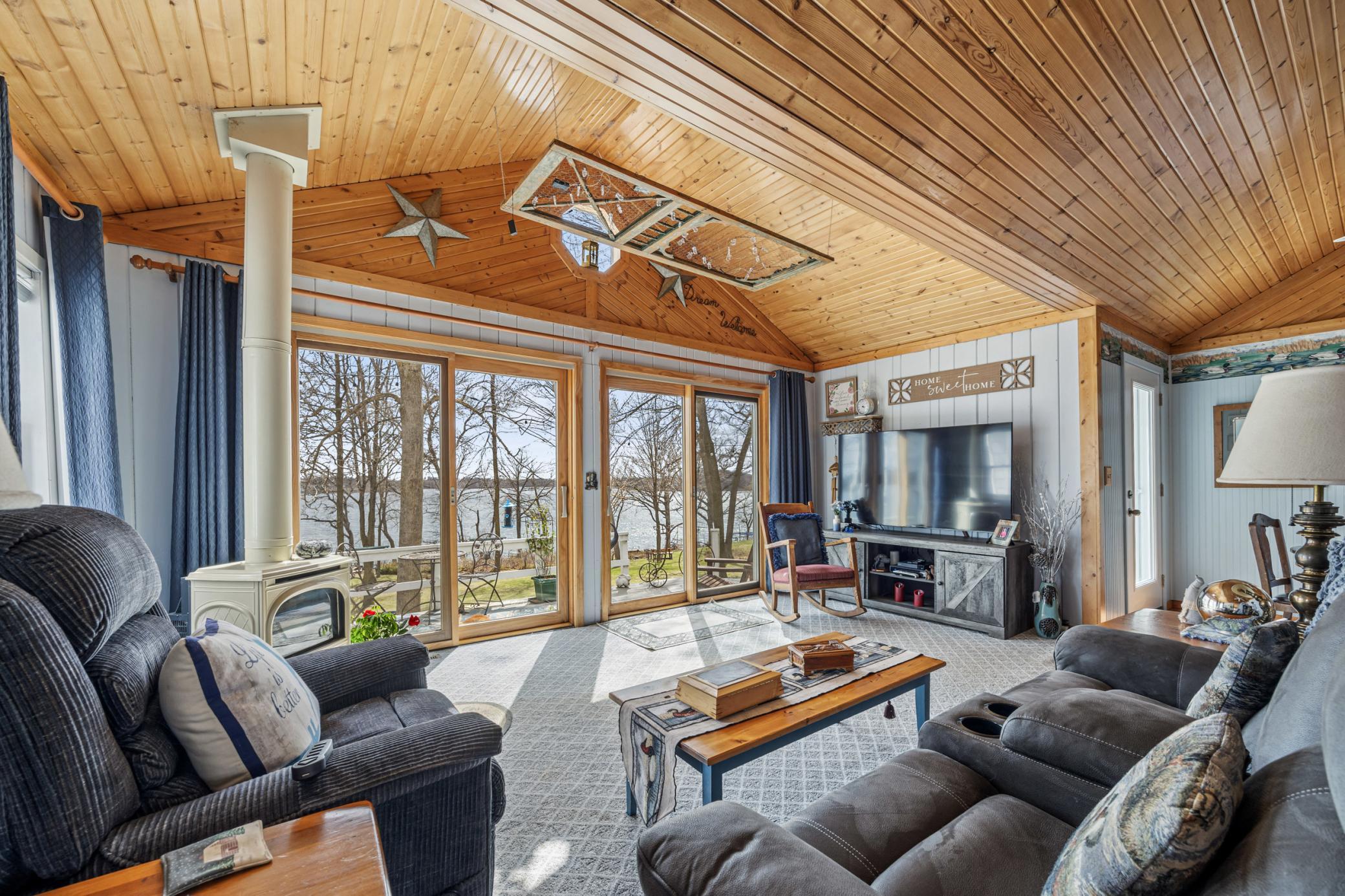 2001 single family home for sale at 32331 Loon Drive in Vergas, MN — 3 bed, 4 bath (photo 14 of 43)