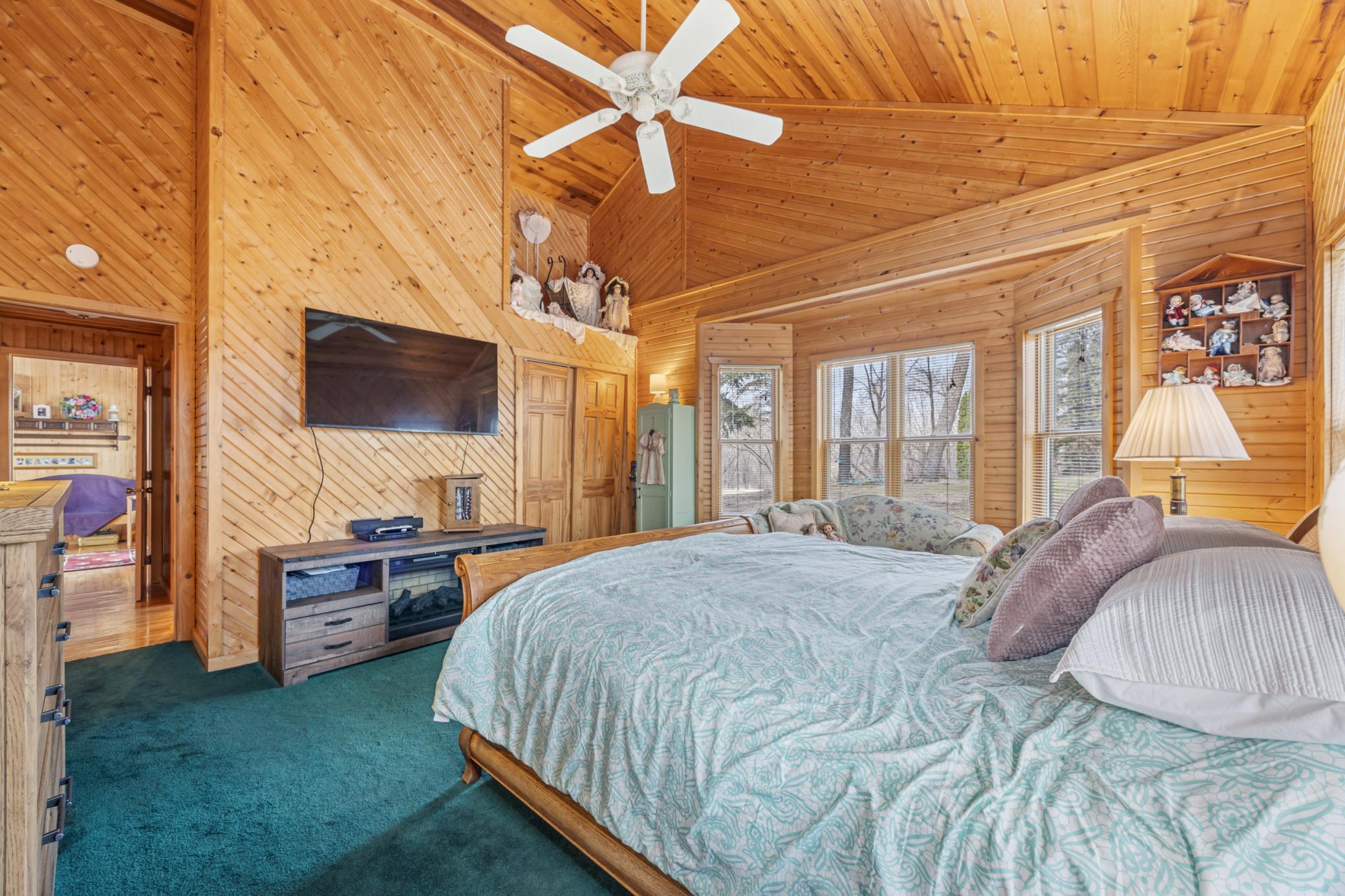 2001 single family home for sale at 32331 Loon Drive in Vergas, MN — 3 bed, 4 bath (photo 17 of 43)