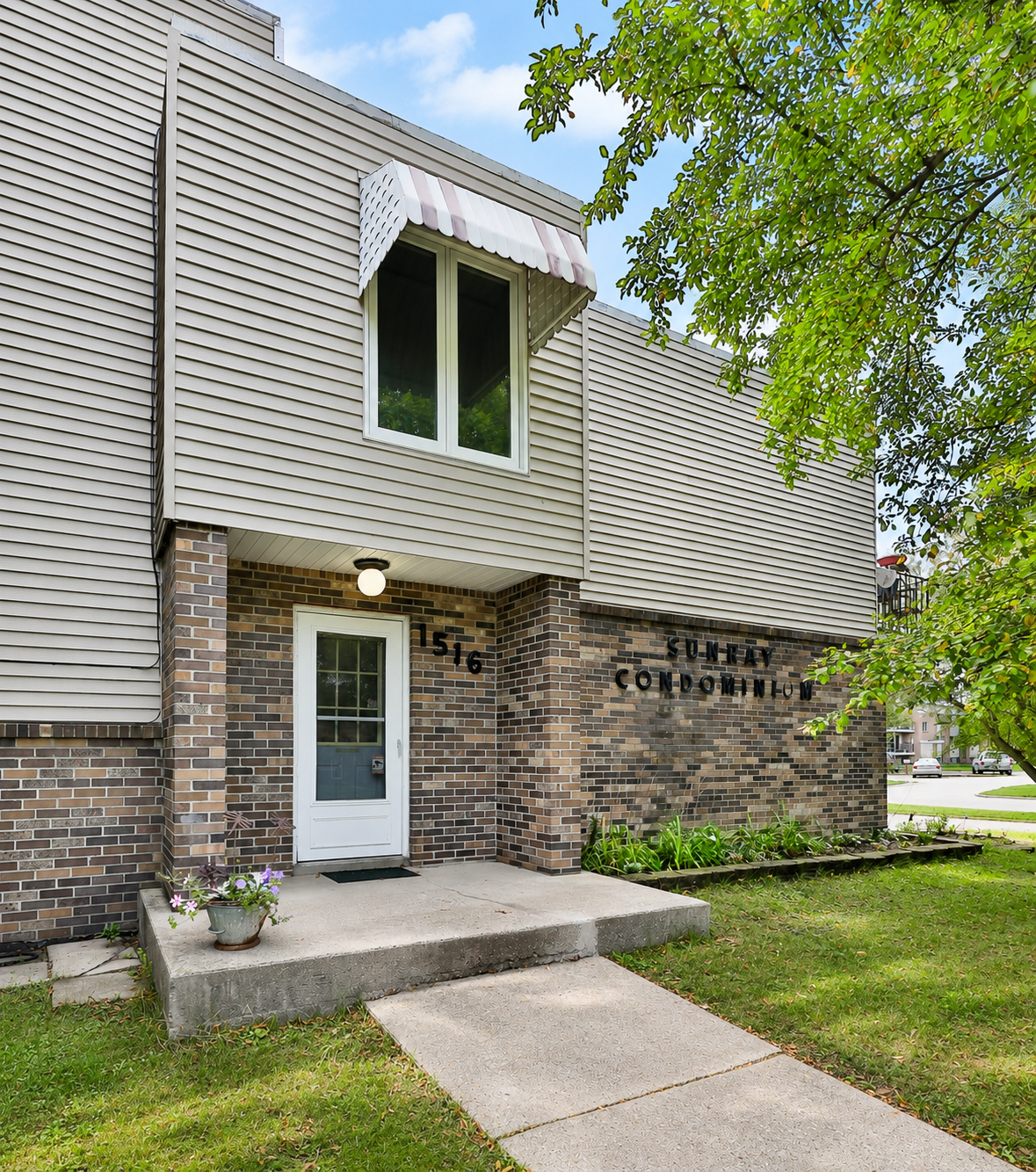 1970 condo for sale at 1516 19 1/2 Street S, Unit 6 in Moorhead, MN — 2 bed, 1 bath (photo 2 of 17)