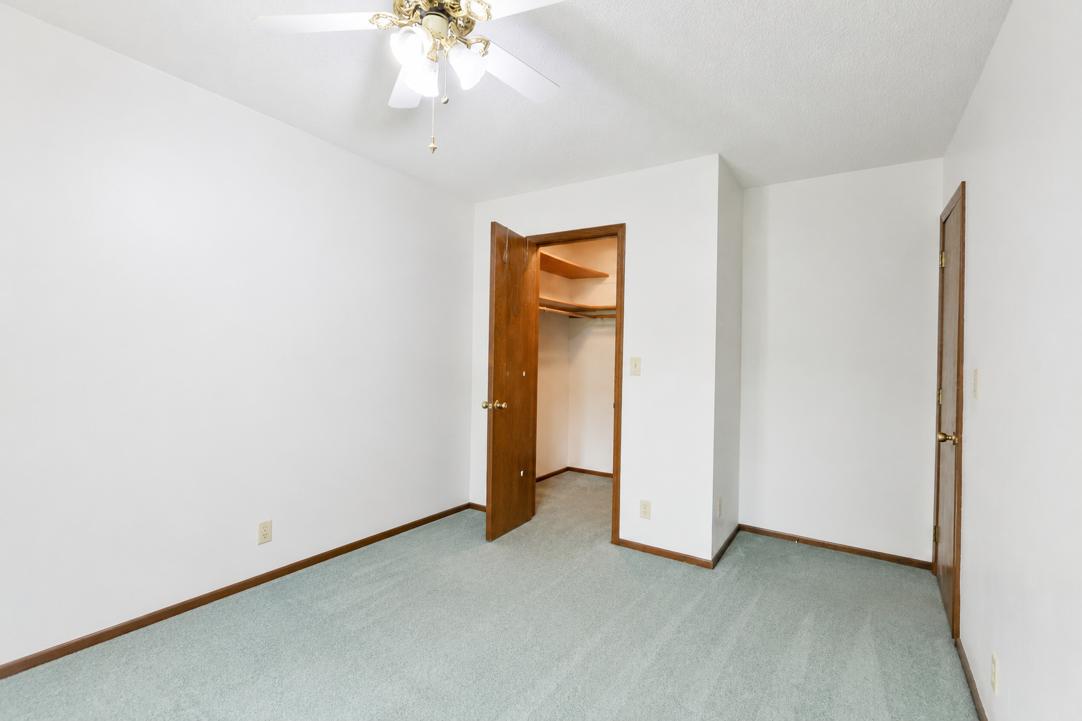 1970 condo for sale at 1516 19 1/2 Street S, Unit 6 in Moorhead, MN — 2 bed, 1 bath (photo 11 of 17)