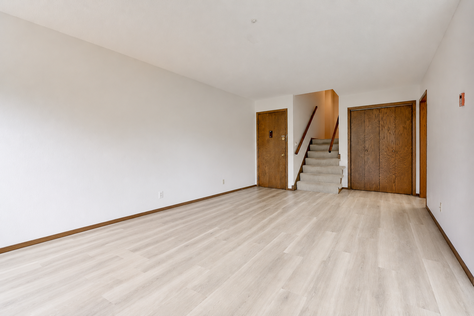 1970 condo for sale at 1516 19 1/2 Street S, Unit 6 in Moorhead, MN — 2 bed, 1 bath (photo 4 of 17)