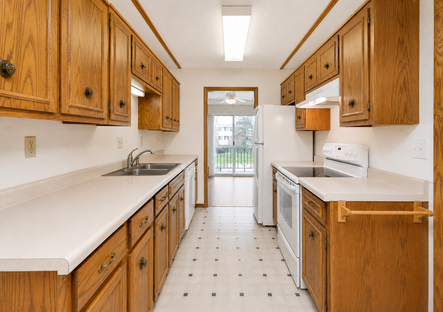 1970 condo for sale at 1516 19 1/2 Street S, Unit 6 in Moorhead, MN — 2 bed, 1 bath (photo 6 of 17)