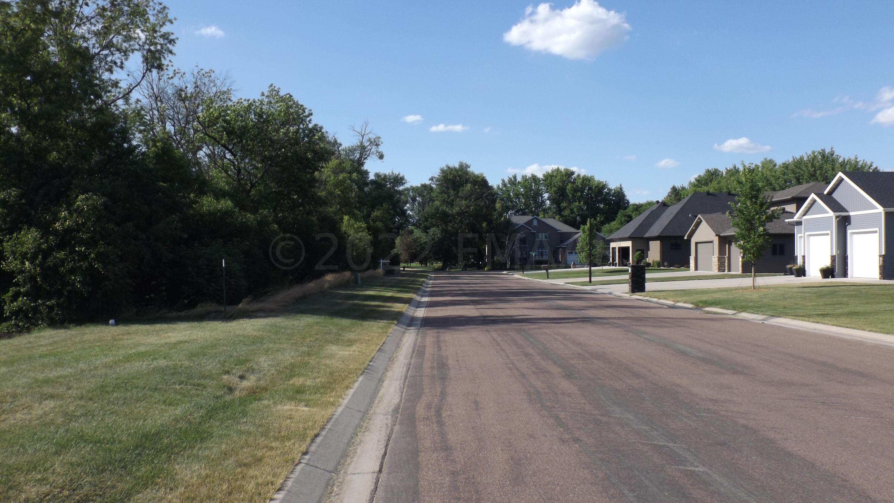 land for sale at 1445 OAKWOOD Court in Wahpeton, ND