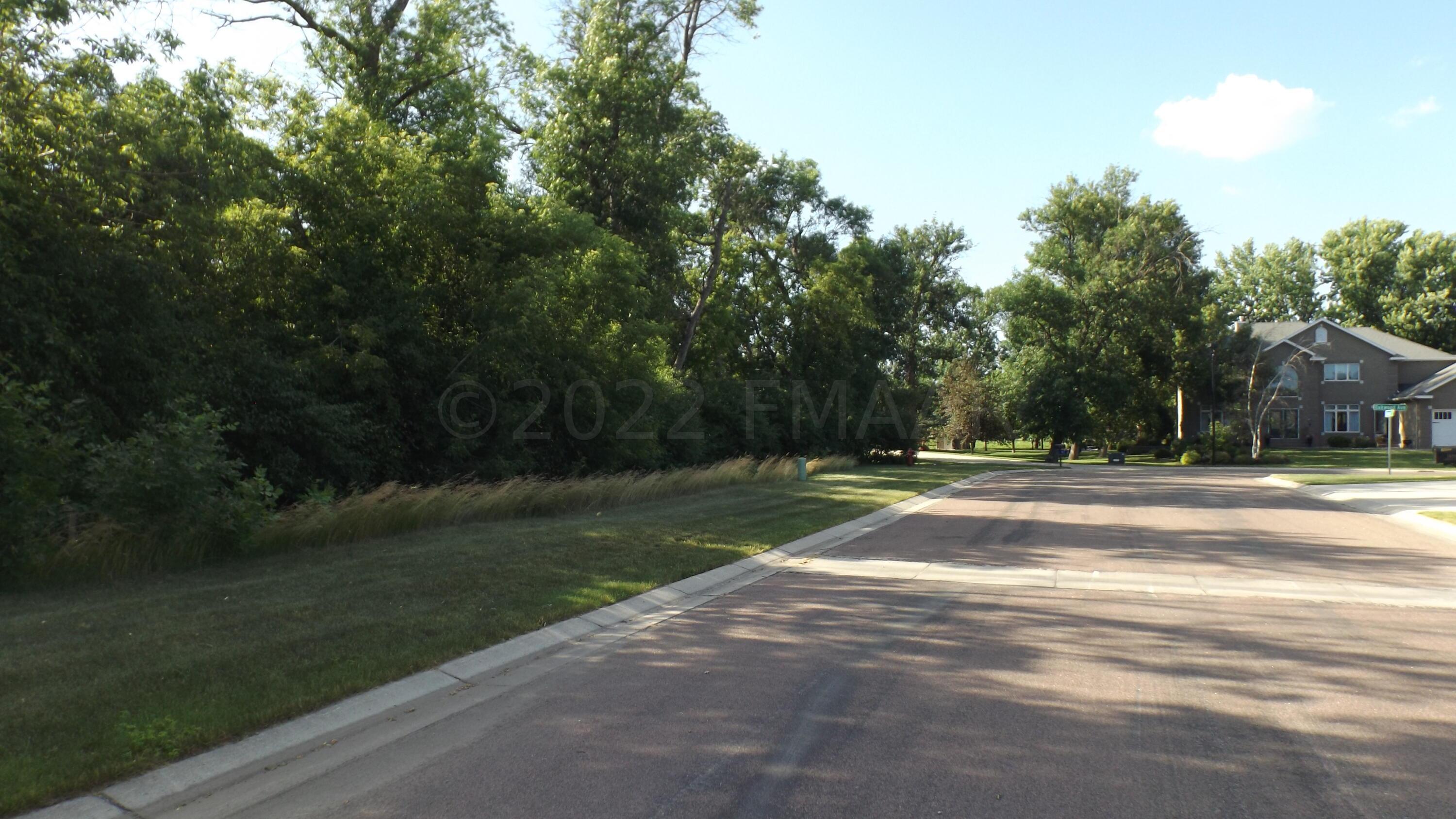 land for sale at 1445 OAKWOOD Court in Wahpeton, ND (photo 2 of 2)