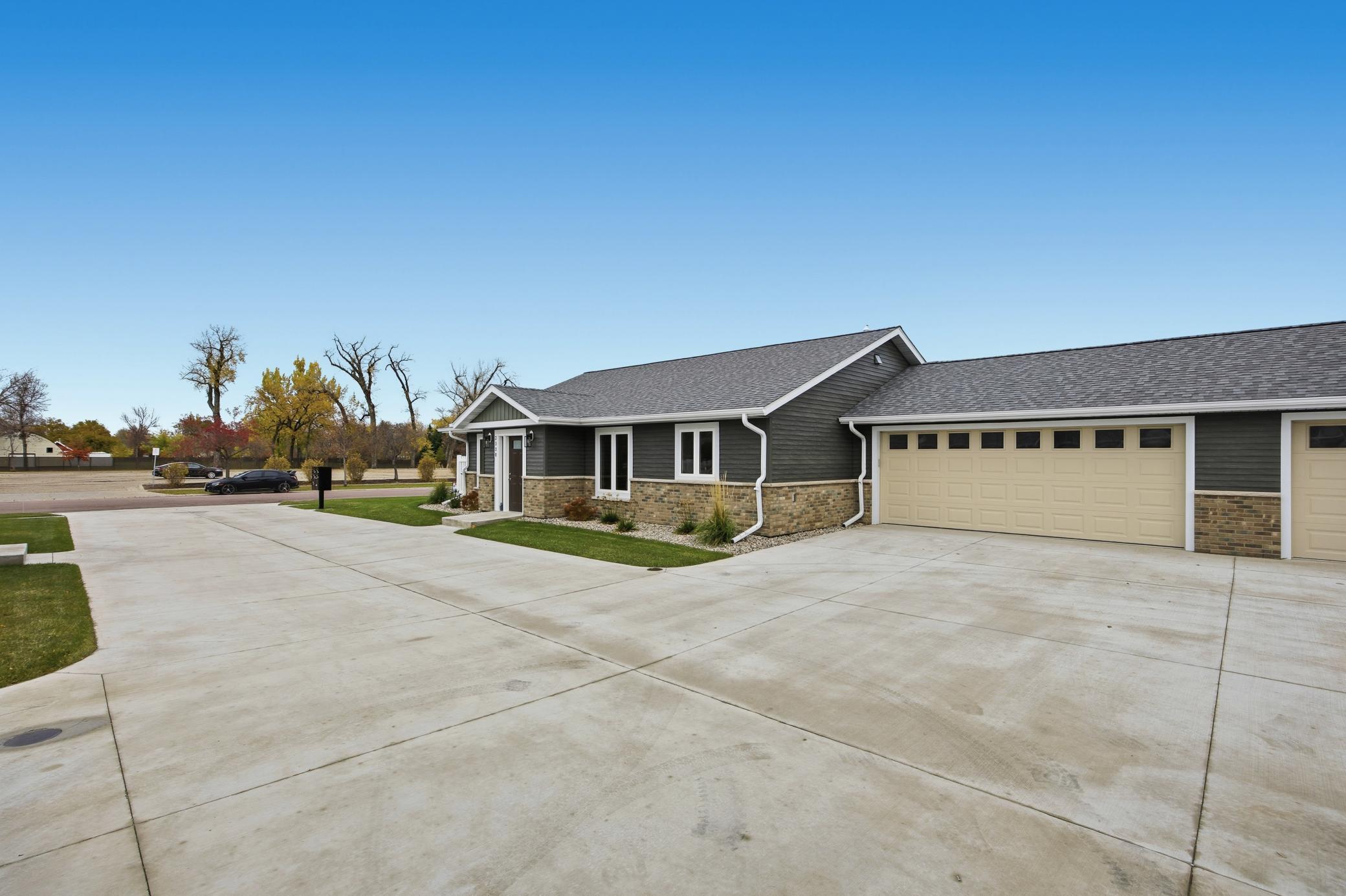 2330 30 Avenue S, Fargo ND 58104 - Photo 3 of 27