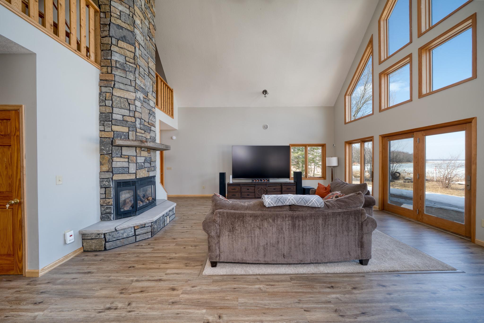 2006 single family home for sale at 10804 W Splithand Road in Grand Rapids, MN — 5 bed, 3 bath (photo 6 of 24)