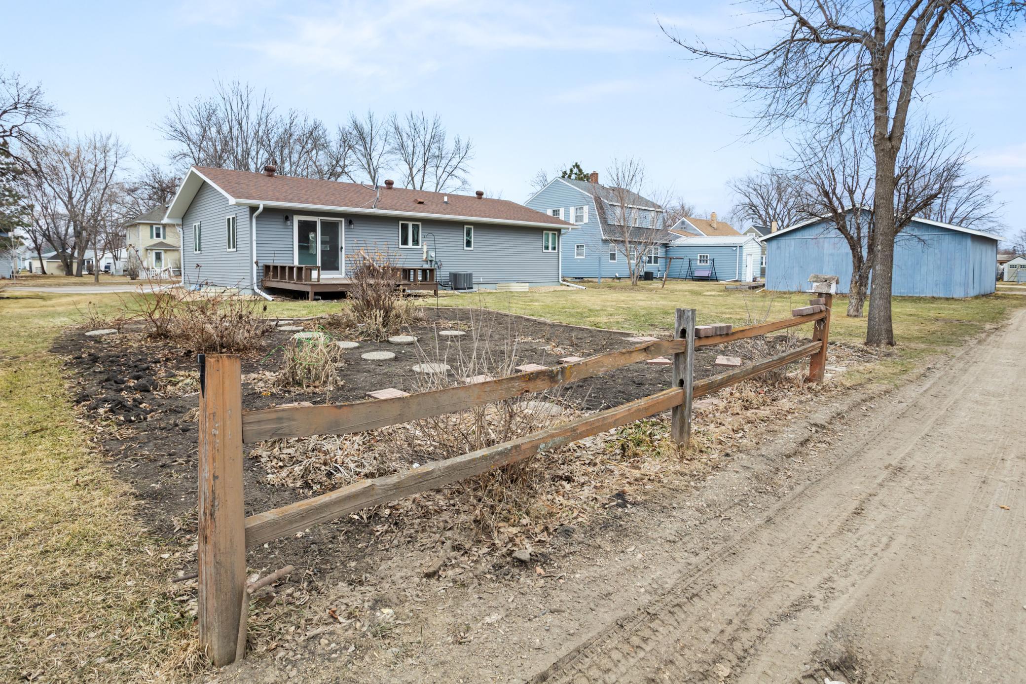 610 4th Street N, Wahpeton ND 58075 - Photo 44 of 48