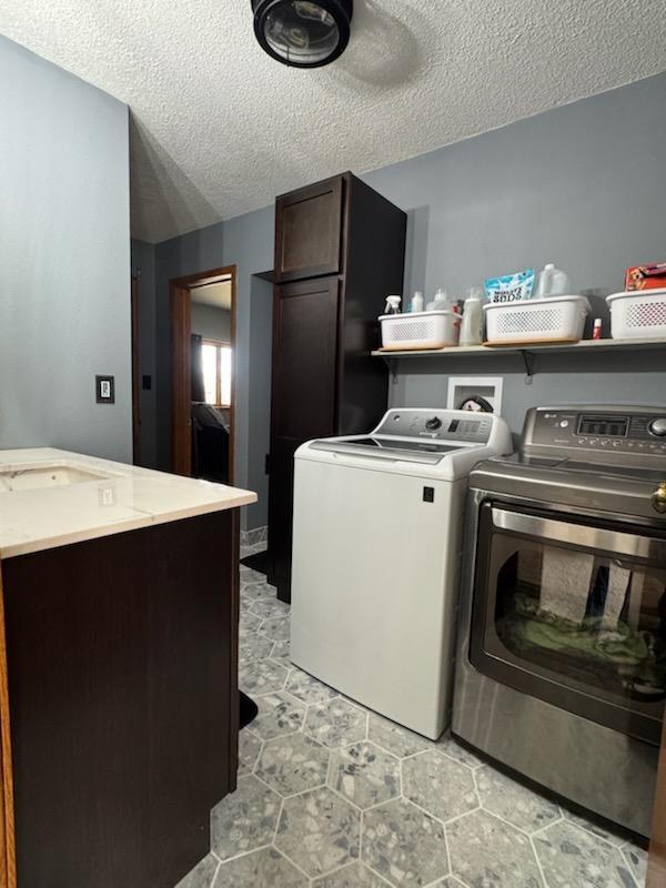 1946 single family home for sale at 222 Washington Avenue in Hatton, ND — 3 bed, 2 bath (photo 11 of 27)