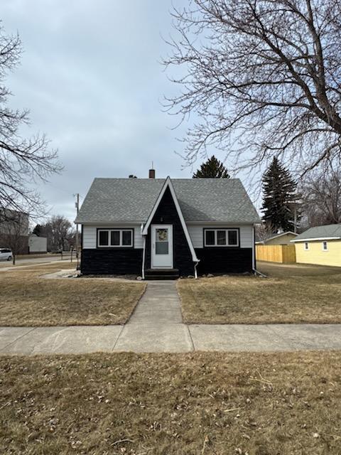 1946 single family home for sale at 222 Washington Avenue in Hatton, ND — 3 bed, 2 bath (photo 3 of 27)