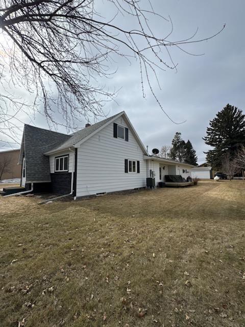 1946 single family home for sale at 222 Washington Avenue in Hatton, ND — 3 bed, 2 bath (photo 4 of 27)