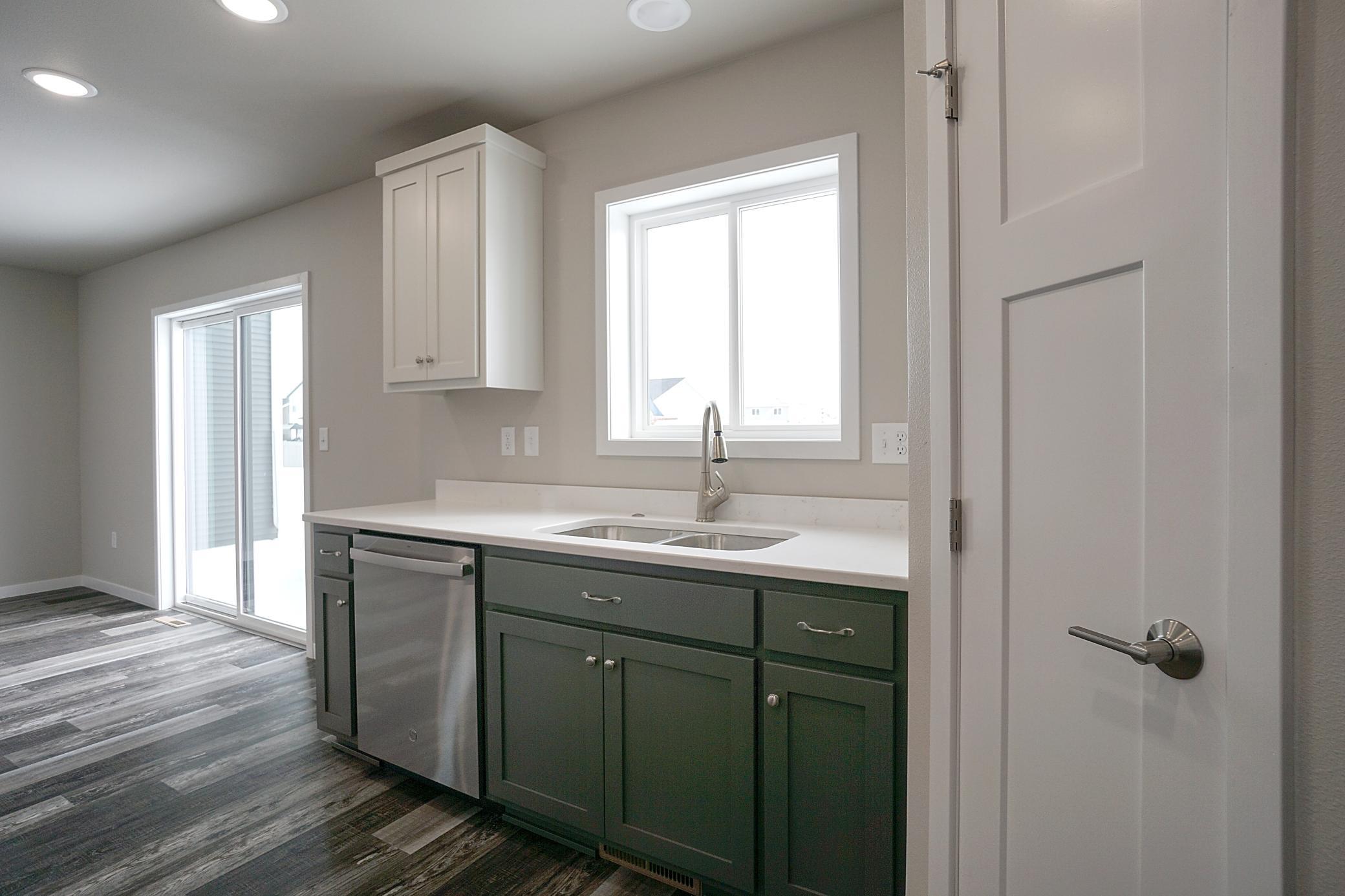 2018 single family home for sale at 8068 Goldfinch Drive in Horace, ND — 4 bed, 4 bath (photo 11 of 38)