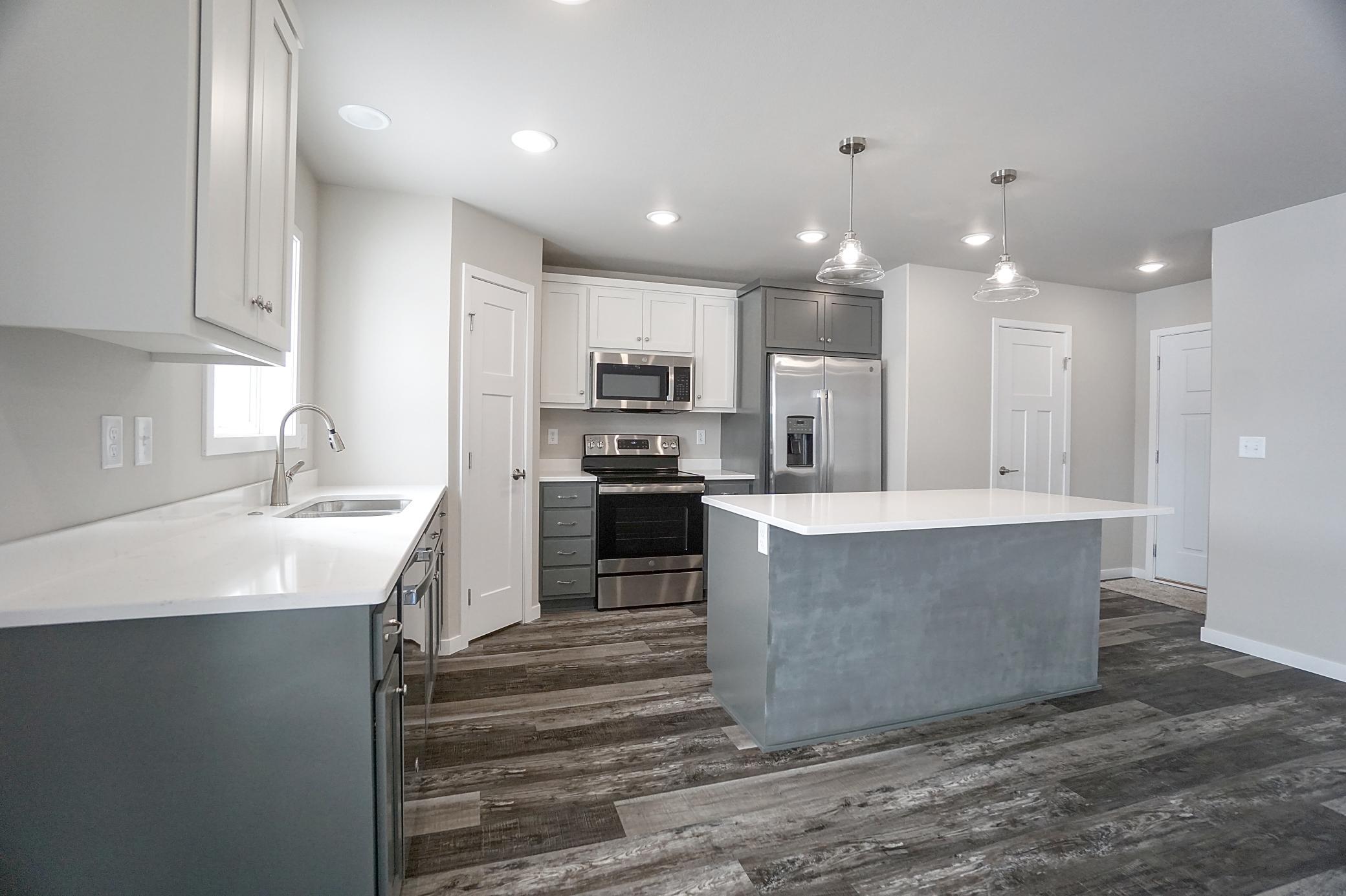 2018 single family home for sale at 8068 Goldfinch Drive in Horace, ND — 4 bed, 4 bath (photo 13 of 38)