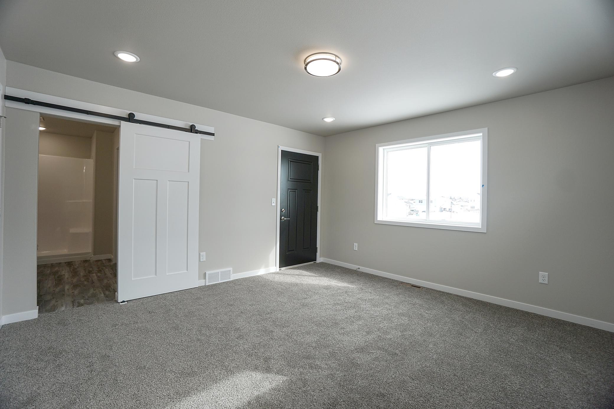 2018 single family home for sale at 8068 Goldfinch Drive in Horace, ND — 4 bed, 4 bath (photo 17 of 38)