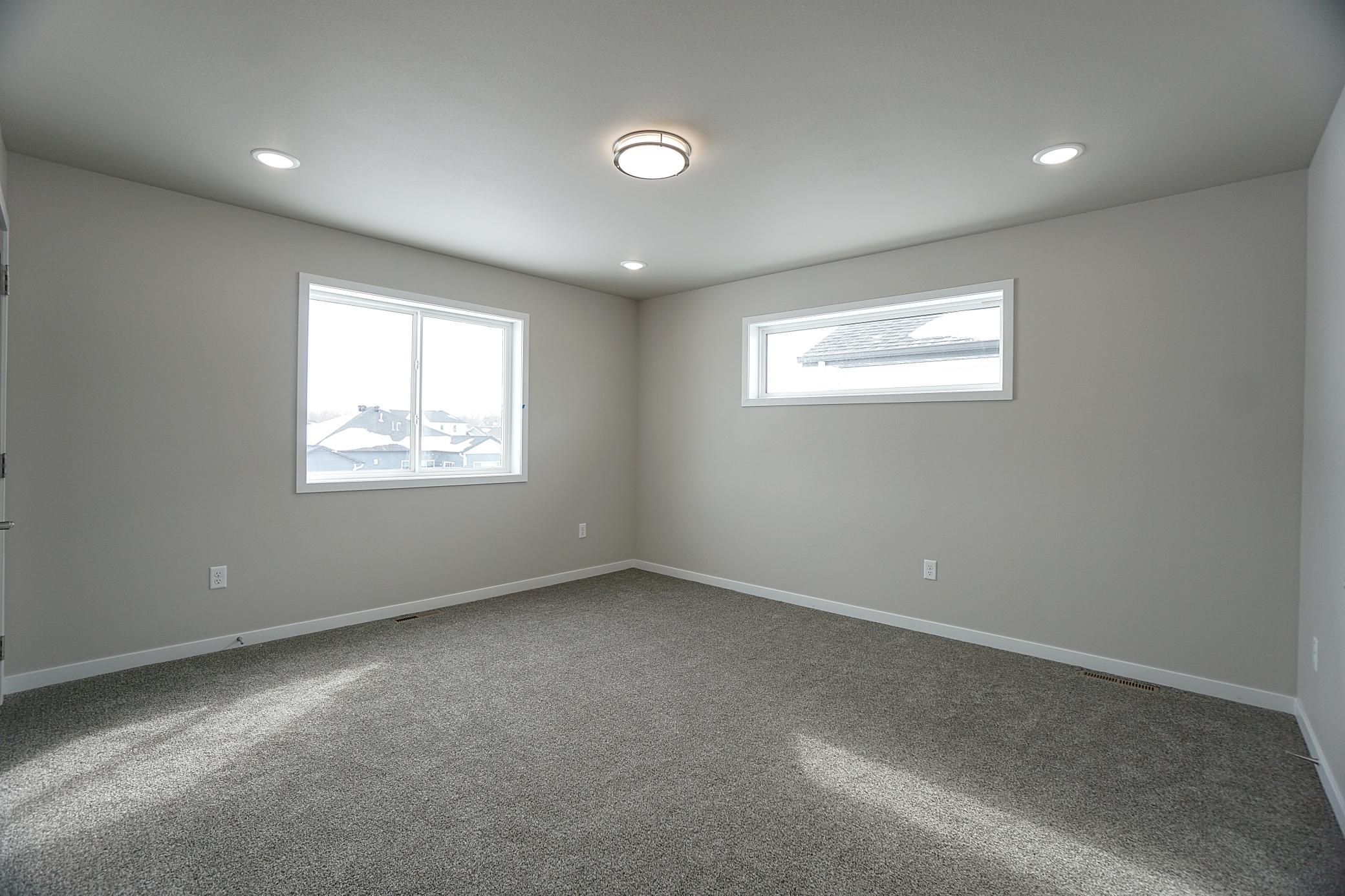 2018 single family home for sale at 8068 Goldfinch Drive in Horace, ND — 4 bed, 4 bath (photo 18 of 38)