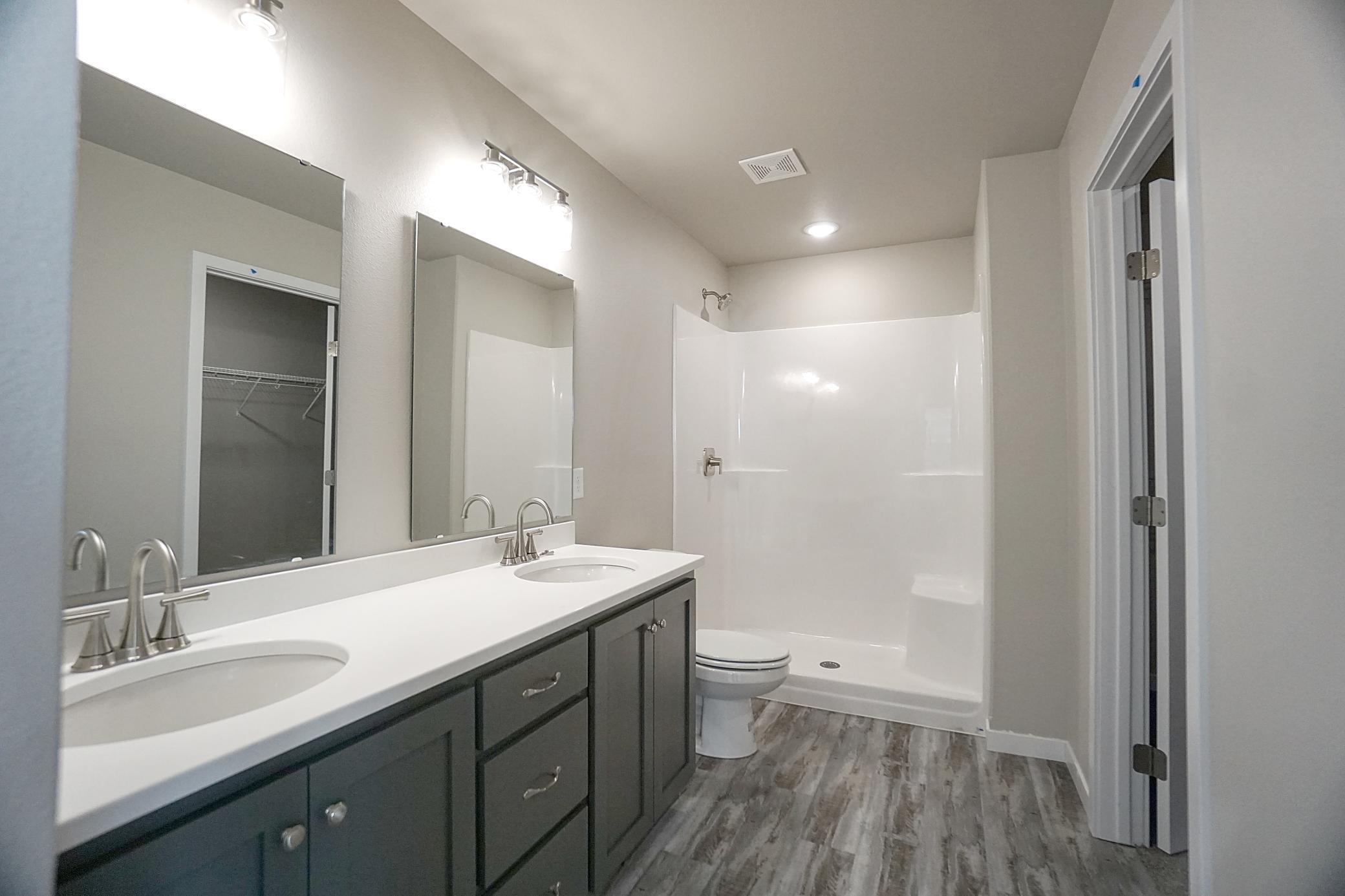 2018 single family home for sale at 8068 Goldfinch Drive in Horace, ND — 4 bed, 4 bath (photo 21 of 38)