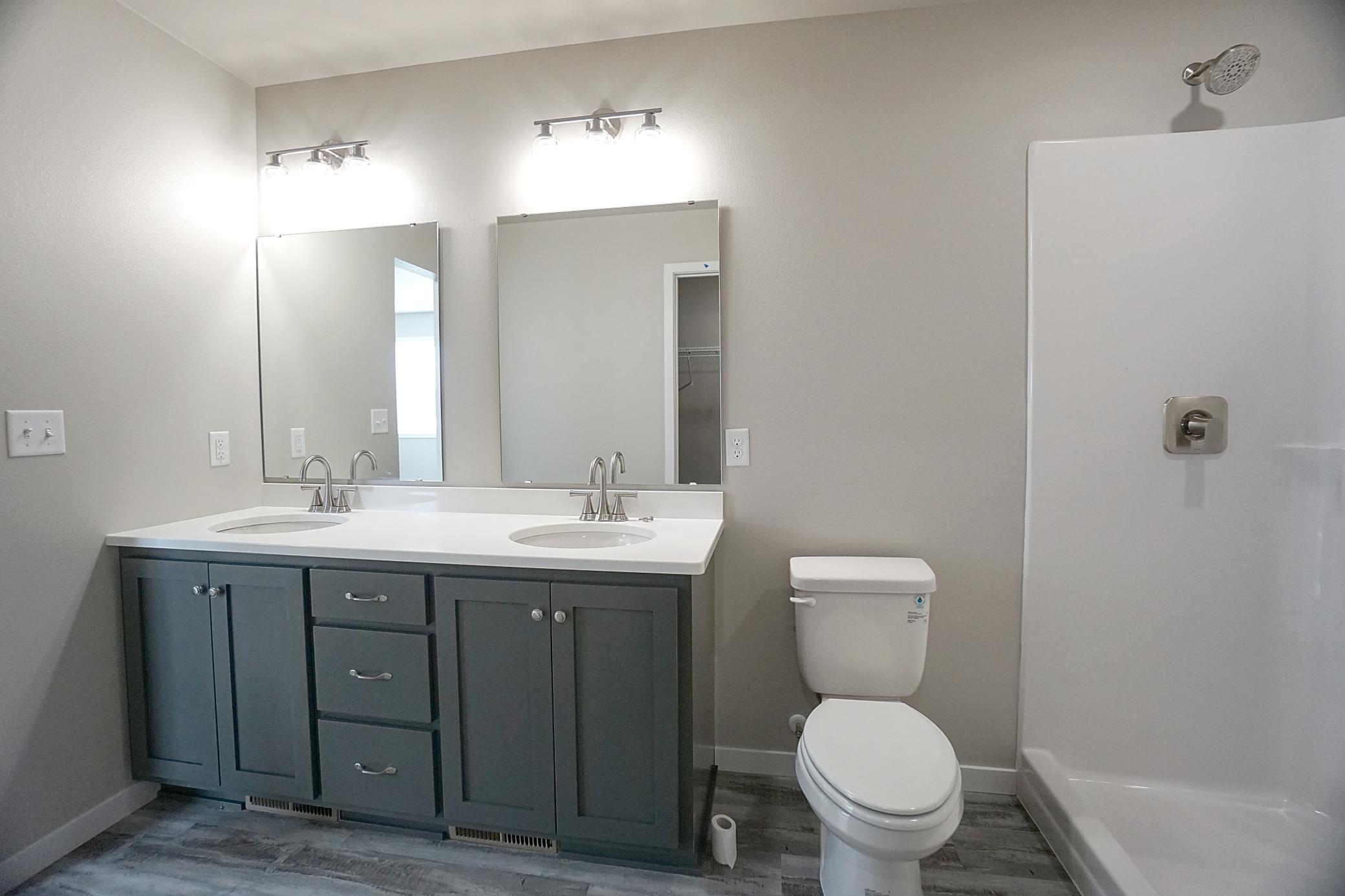 2018 single family home for sale at 8068 Goldfinch Drive in Horace, ND — 4 bed, 4 bath (photo 22 of 38)