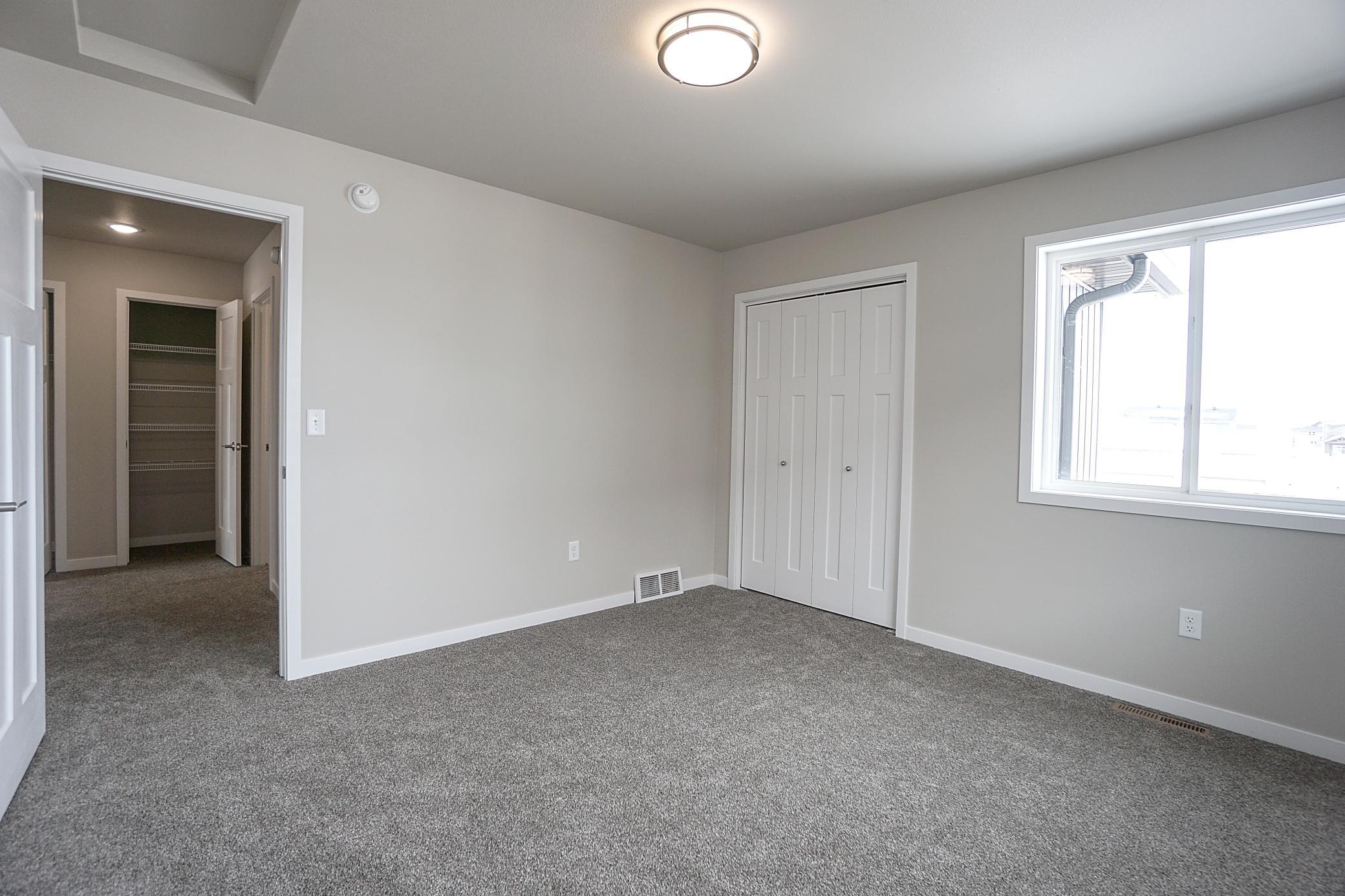 2018 single family home for sale at 8068 Goldfinch Drive in Horace, ND — 4 bed, 4 bath (photo 25 of 38)