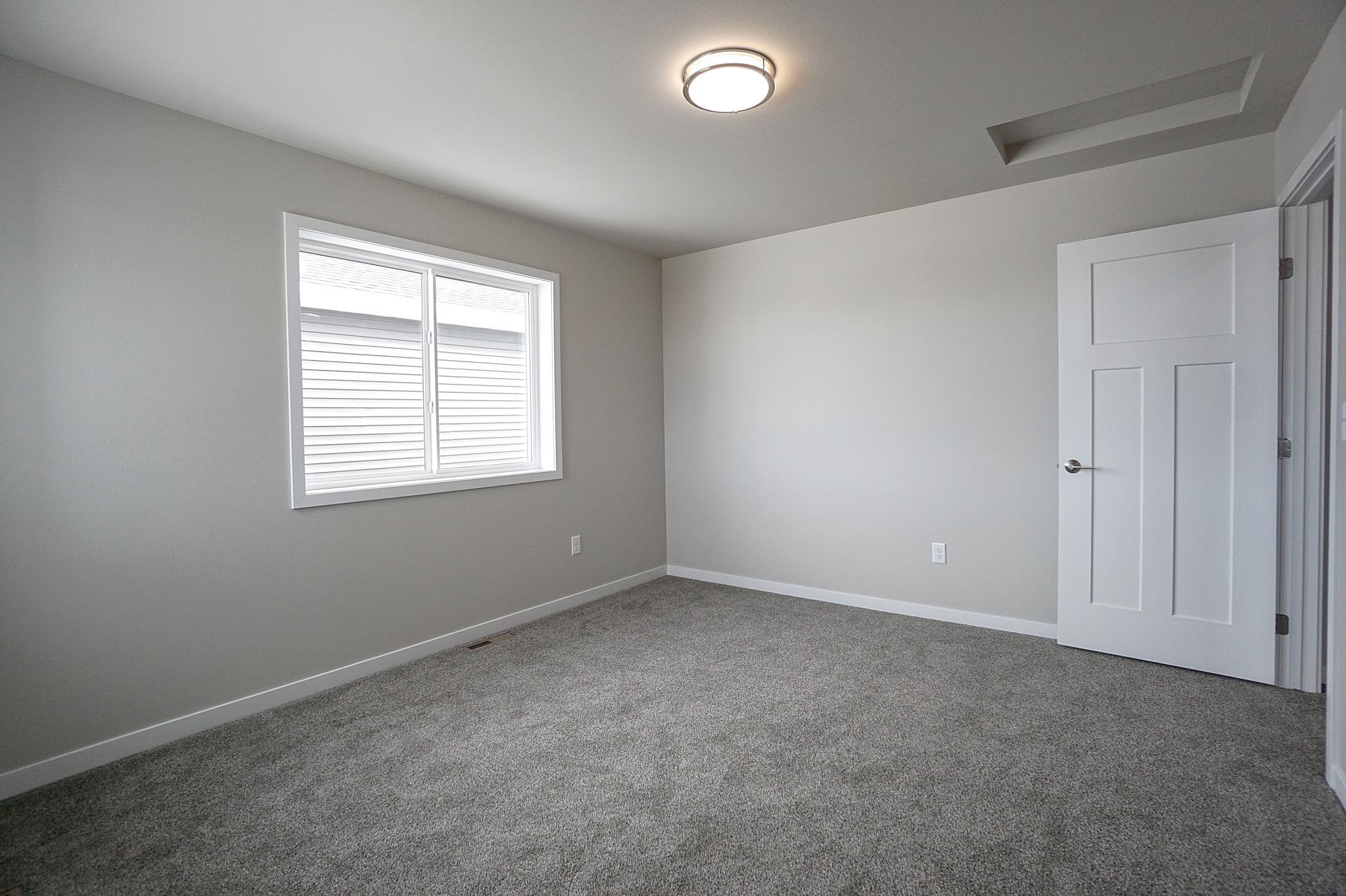 2018 single family home for sale at 8068 Goldfinch Drive in Horace, ND — 4 bed, 4 bath (photo 26 of 38)