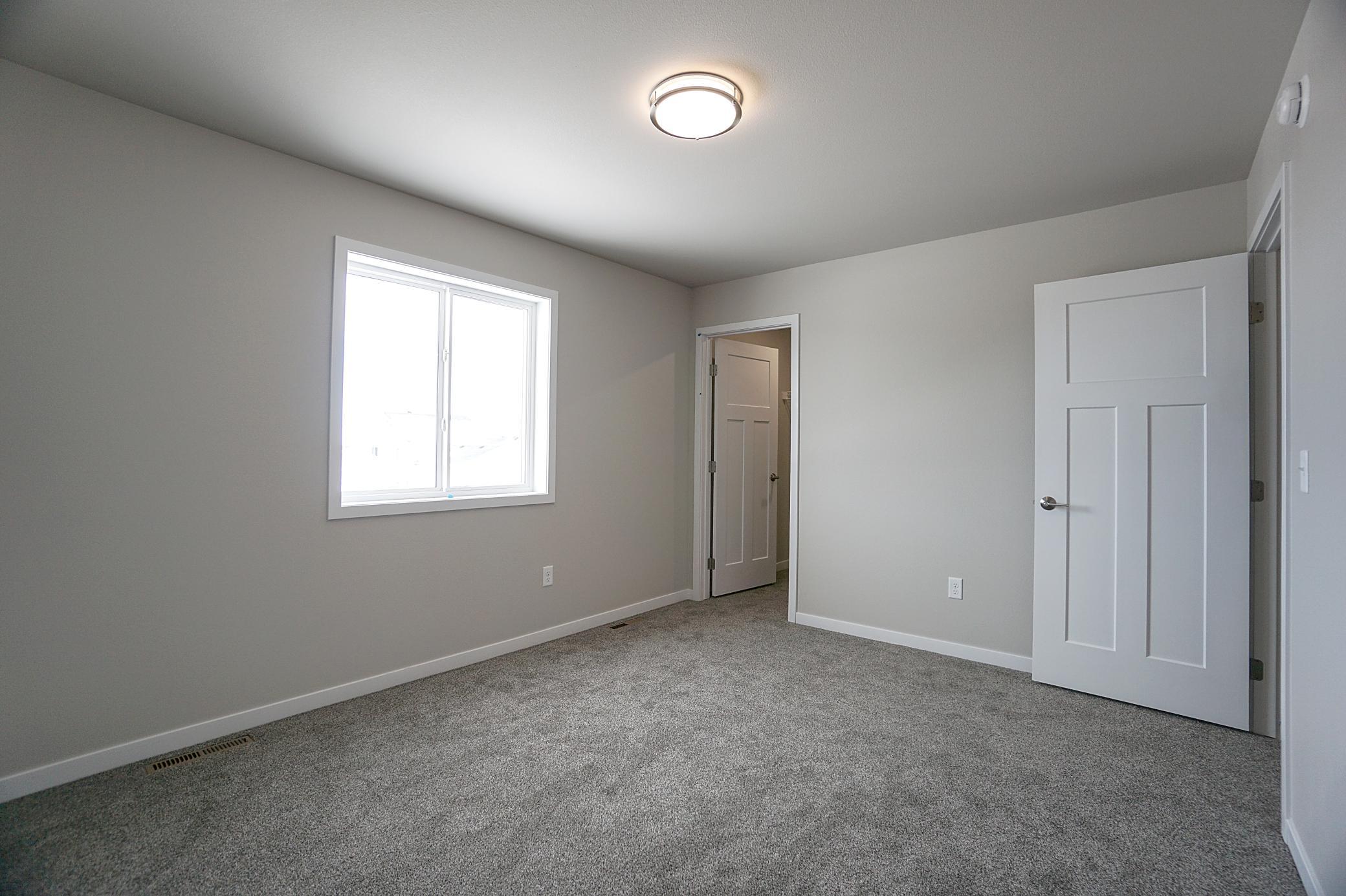 2018 single family home for sale at 8068 Goldfinch Drive in Horace, ND — 4 bed, 4 bath (photo 27 of 38)