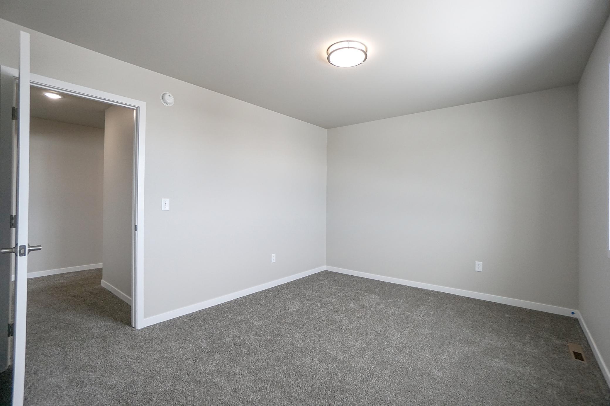 2018 single family home for sale at 8068 Goldfinch Drive in Horace, ND — 4 bed, 4 bath (photo 29 of 38)