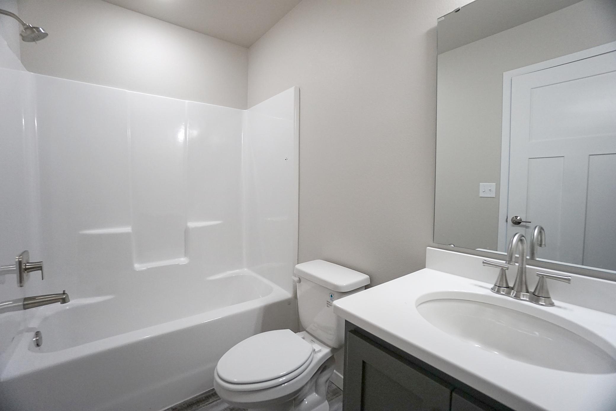 2018 single family home for sale at 8068 Goldfinch Drive in Horace, ND — 4 bed, 4 bath (photo 30 of 38)