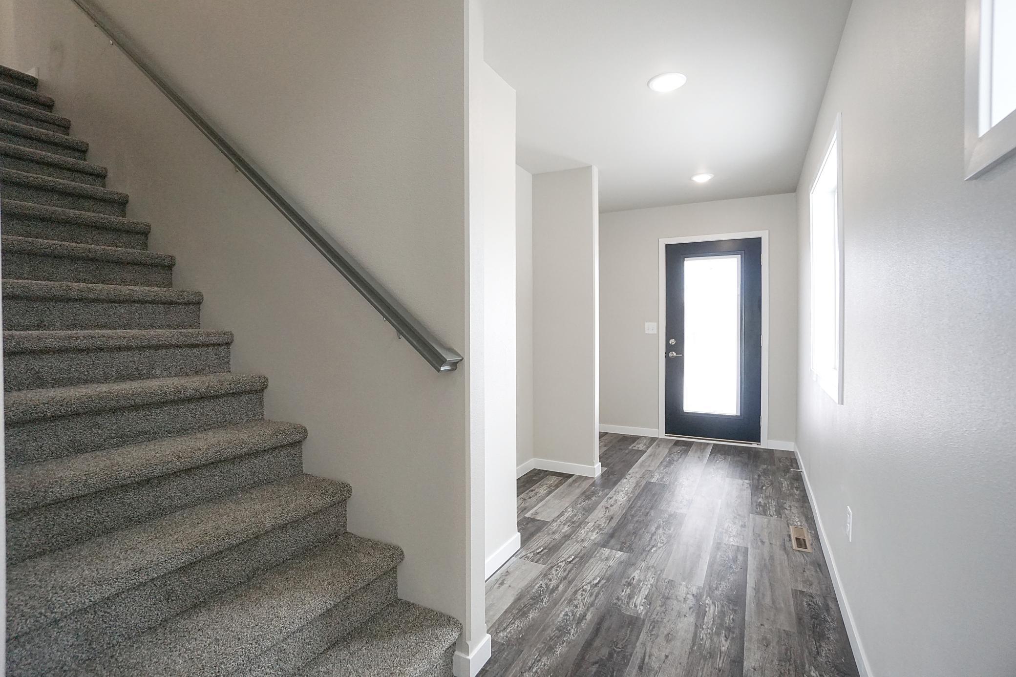 2018 single family home for sale at 8068 Goldfinch Drive in Horace, ND — 4 bed, 4 bath (photo 4 of 38)