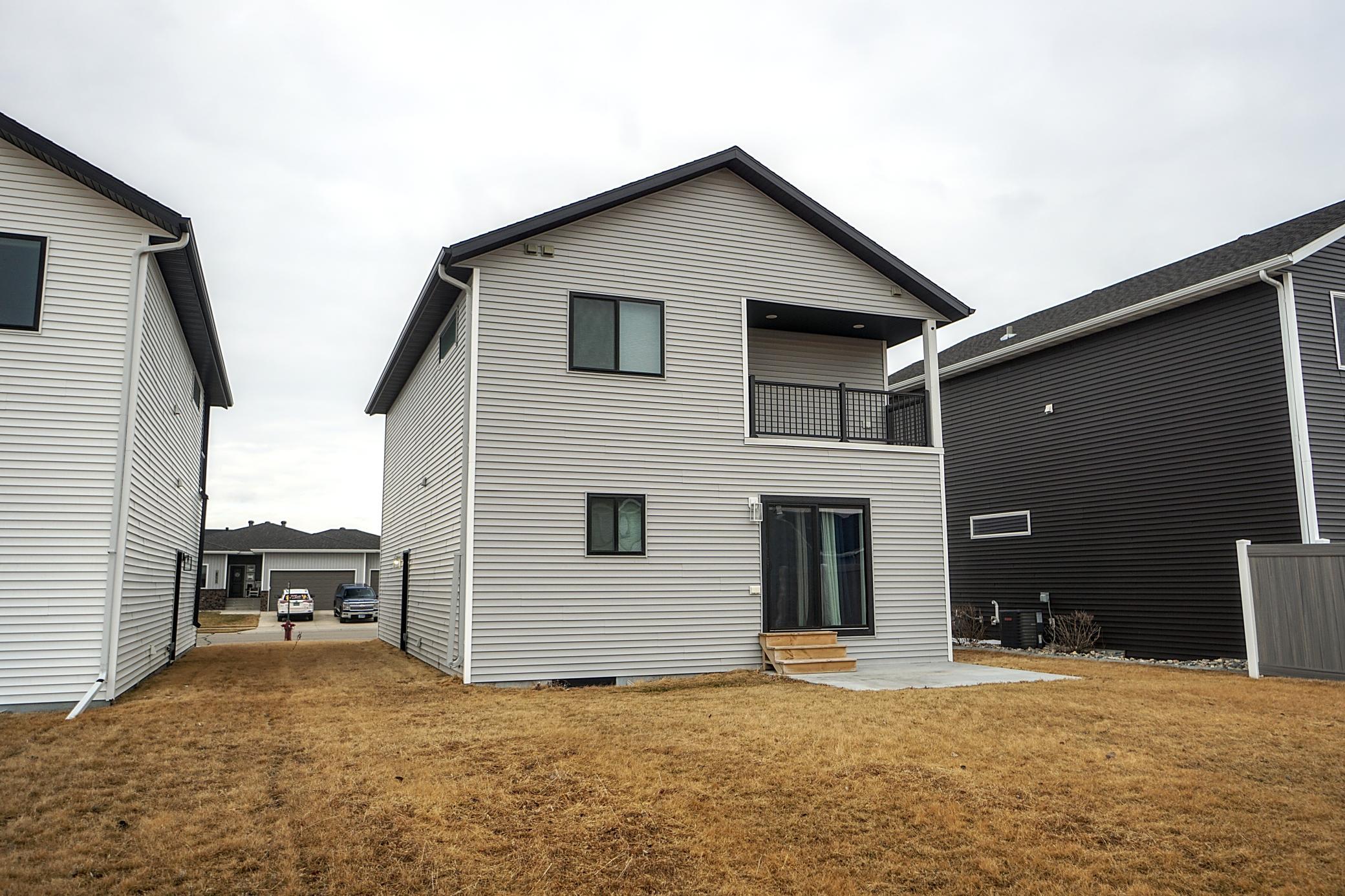 2018 single family home for sale at 8068 Goldfinch Drive in Horace, ND — 4 bed, 4 bath (photo 38 of 38)